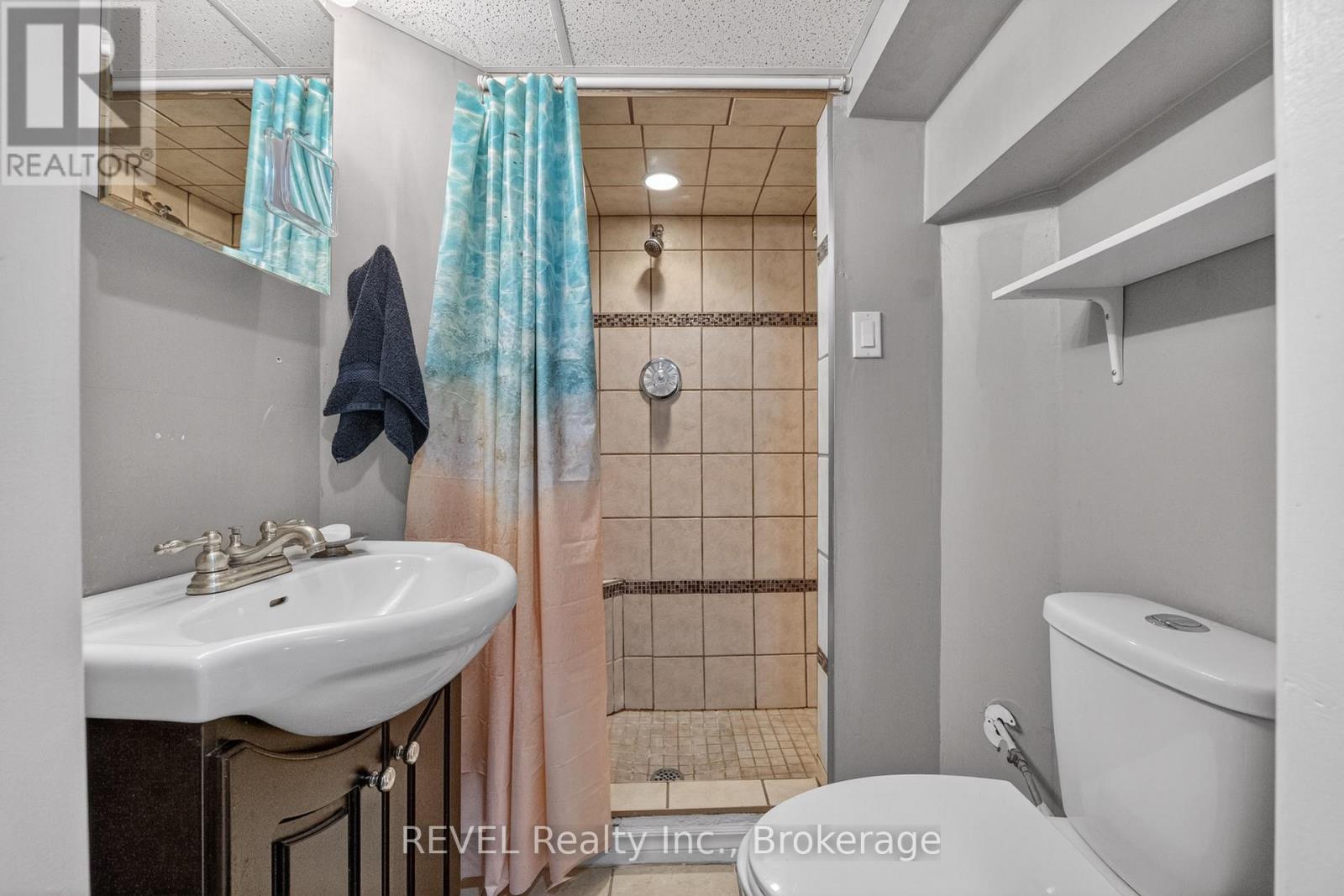 1367 ST MARYS CRESCENT - 29