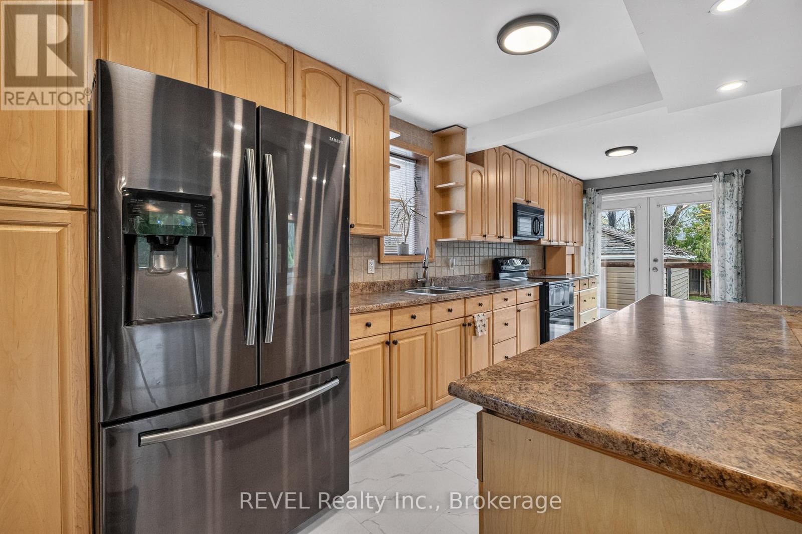 1367 ST MARYS CRESCENT - 7