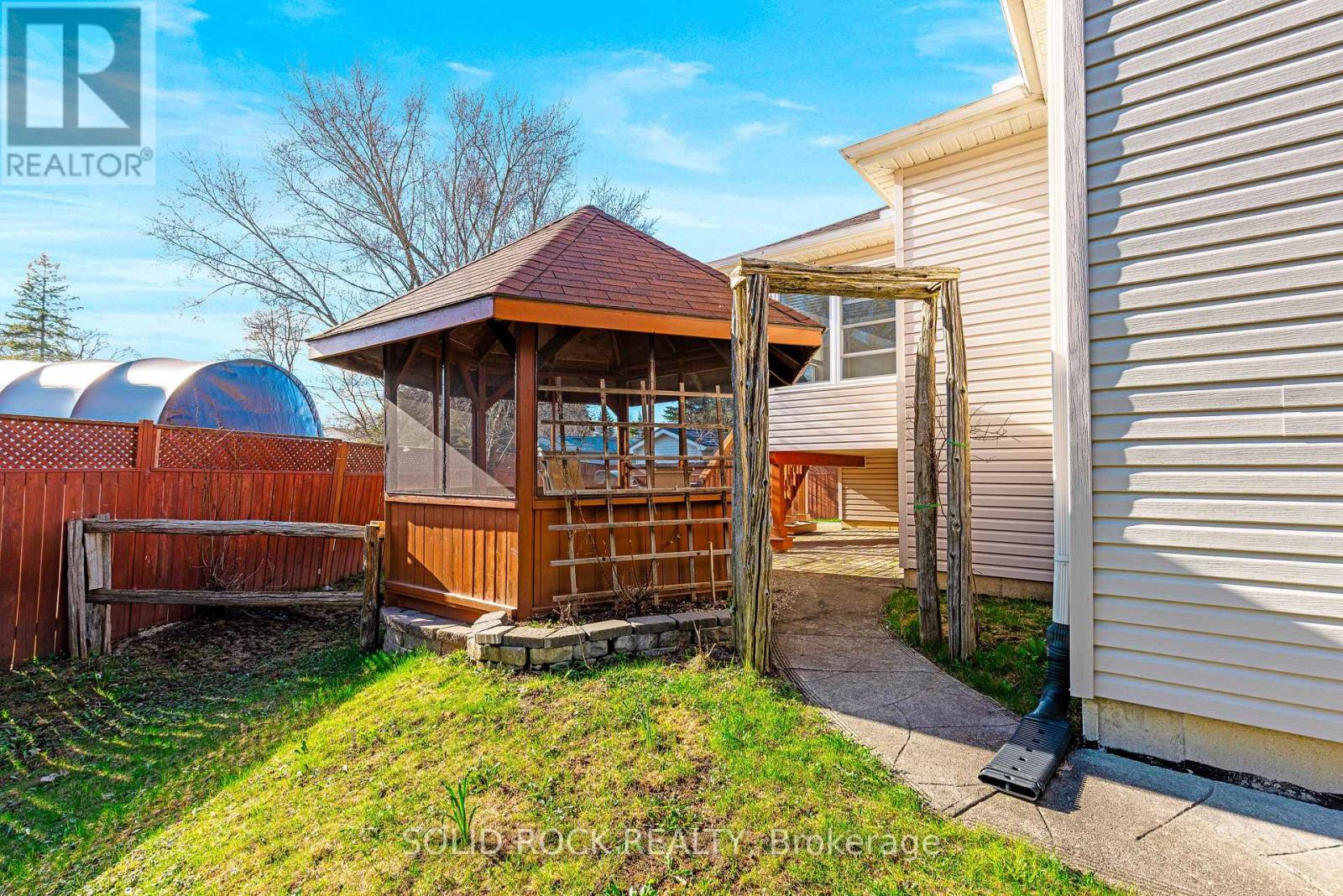 26 REGENCY PLACE - 8
