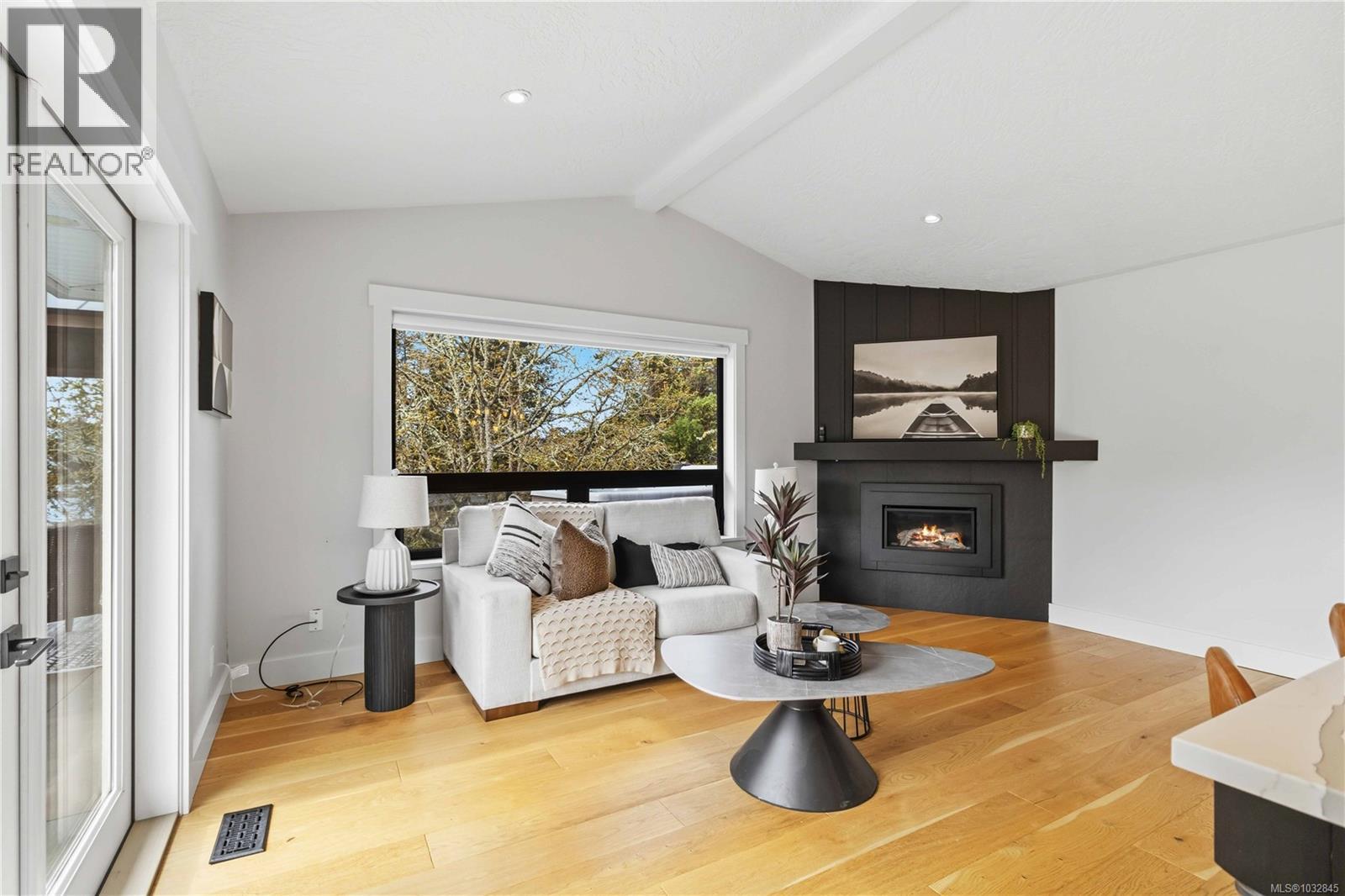  77 View Royal Avenue, View Royal