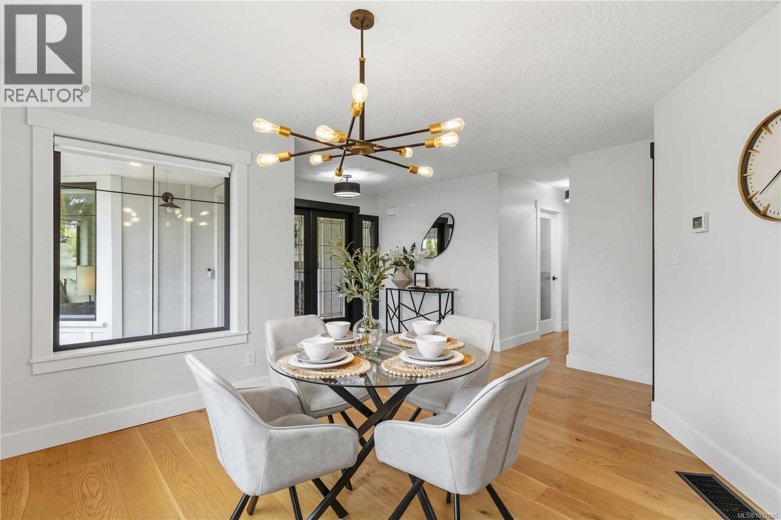  77 View Royal Avenue, View Royal