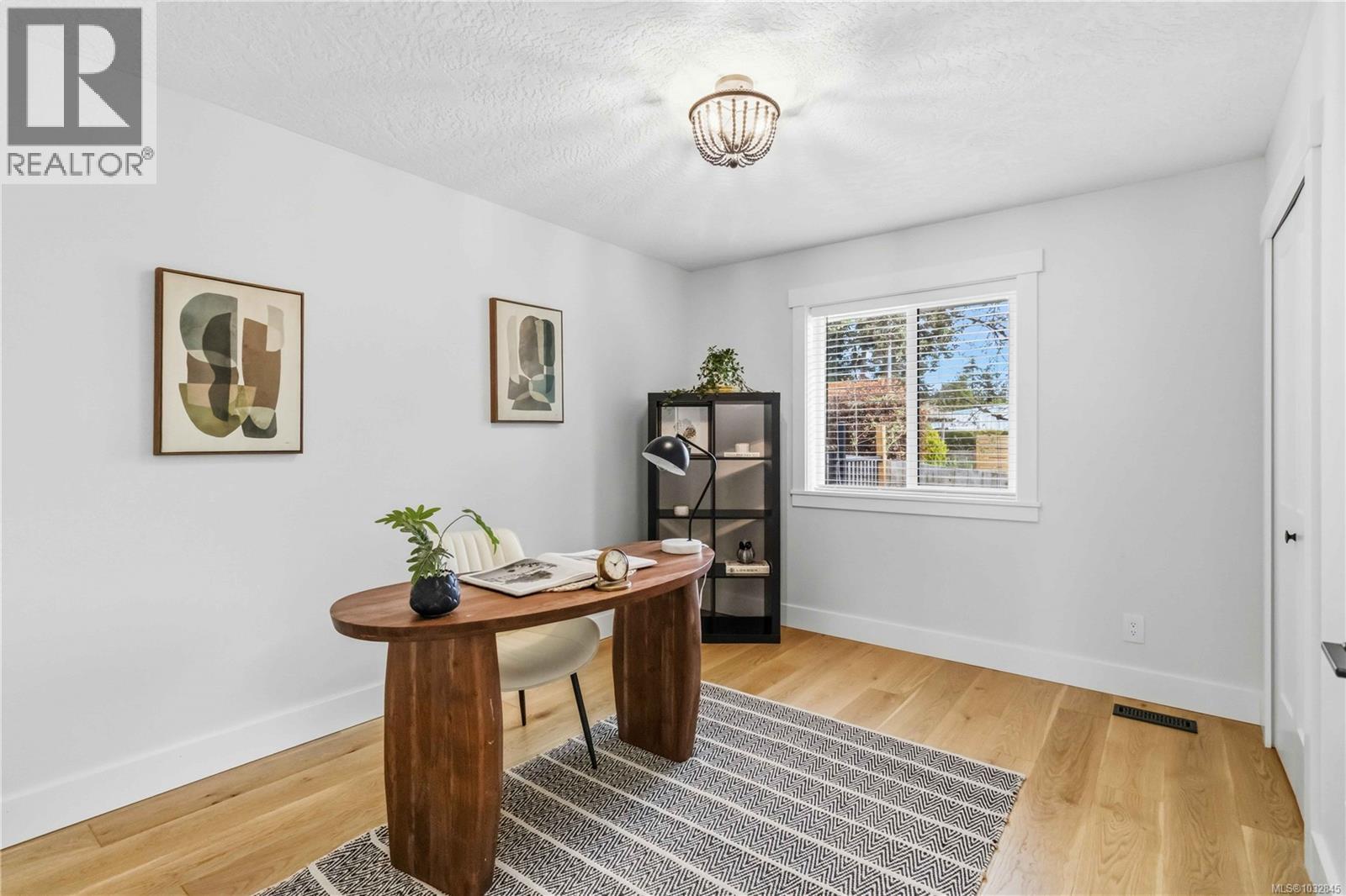  77 View Royal Avenue, View Royal