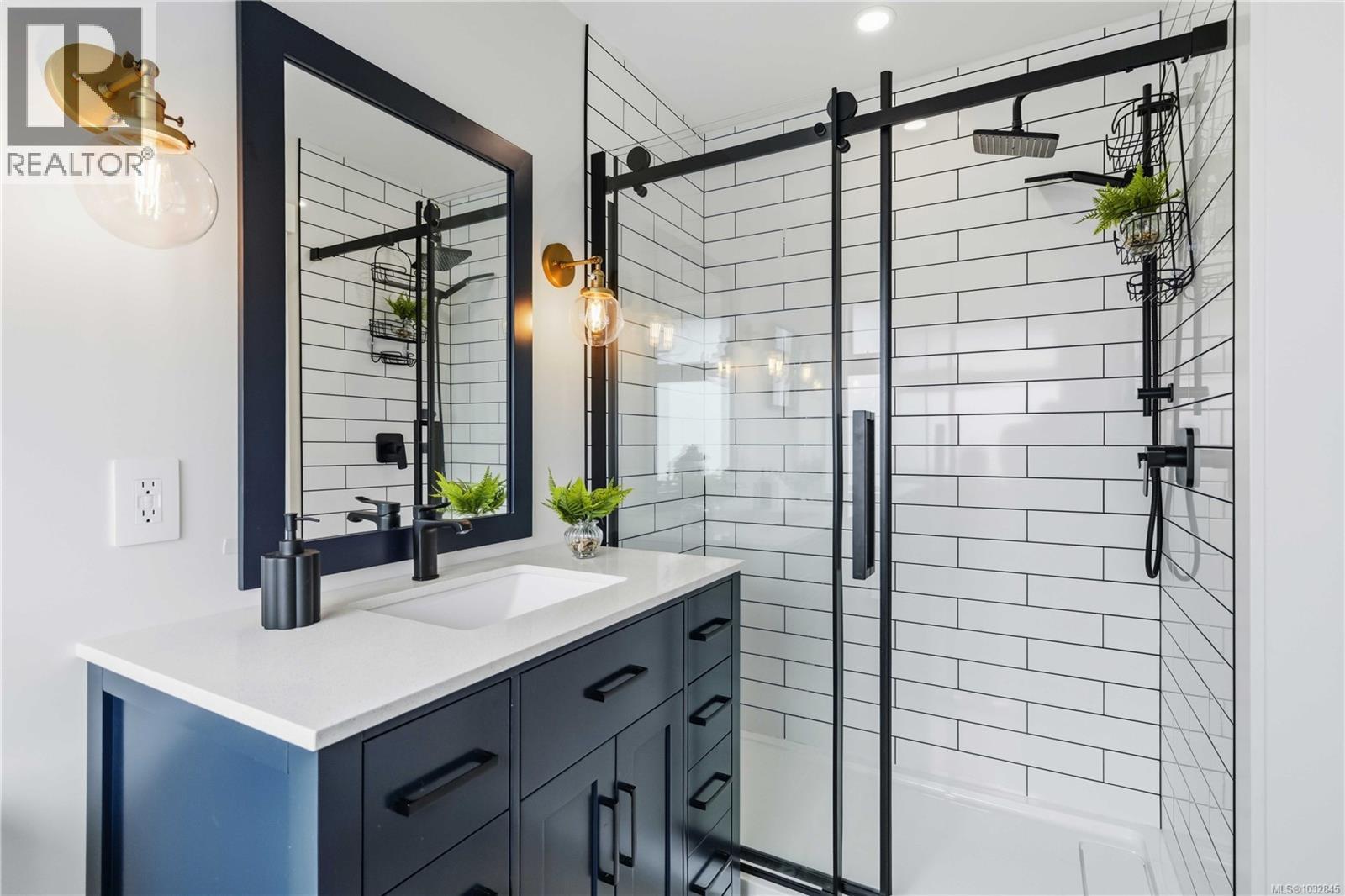  77 View Royal Avenue, View Royal