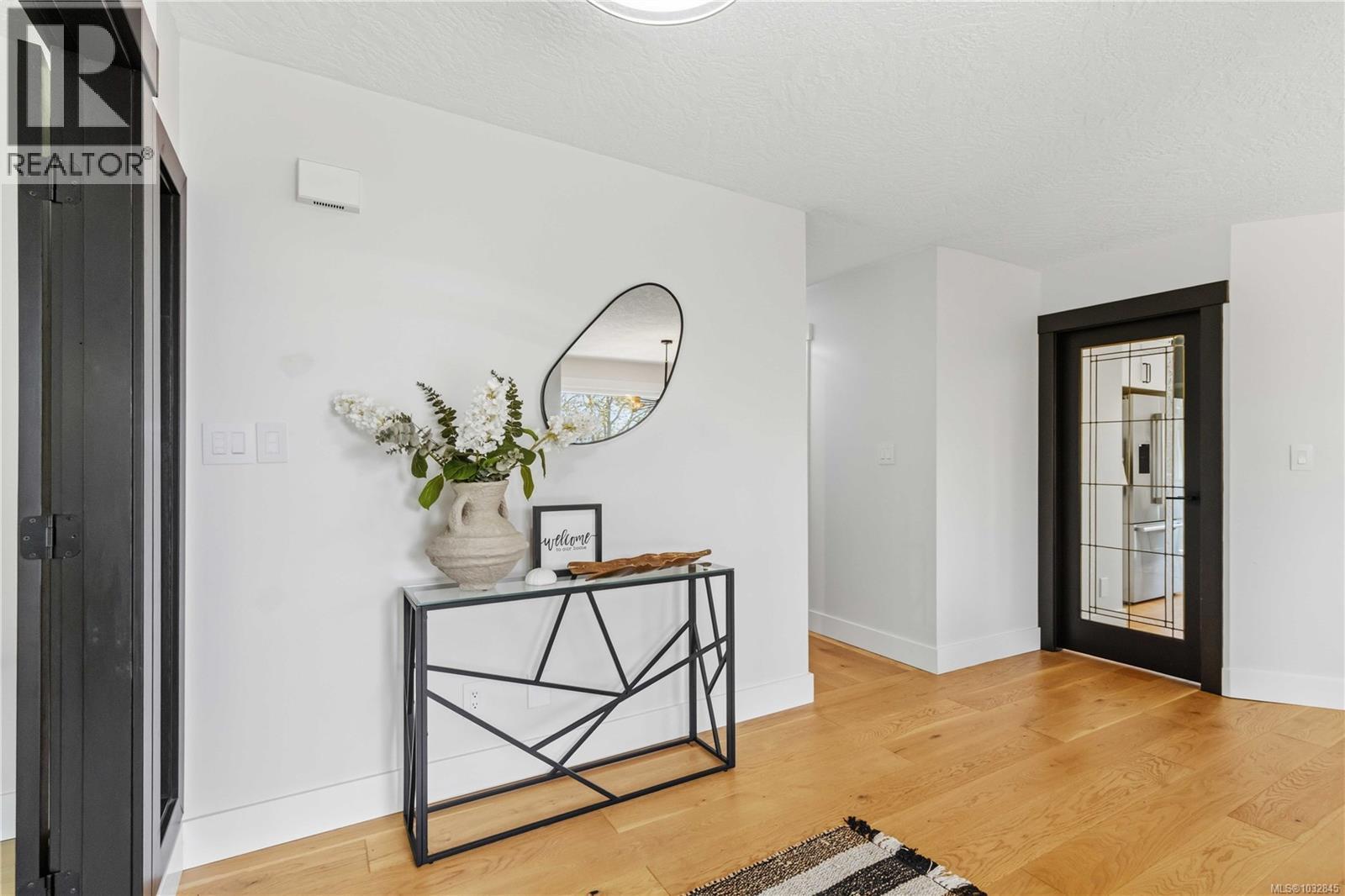  77 View Royal Avenue, View Royal