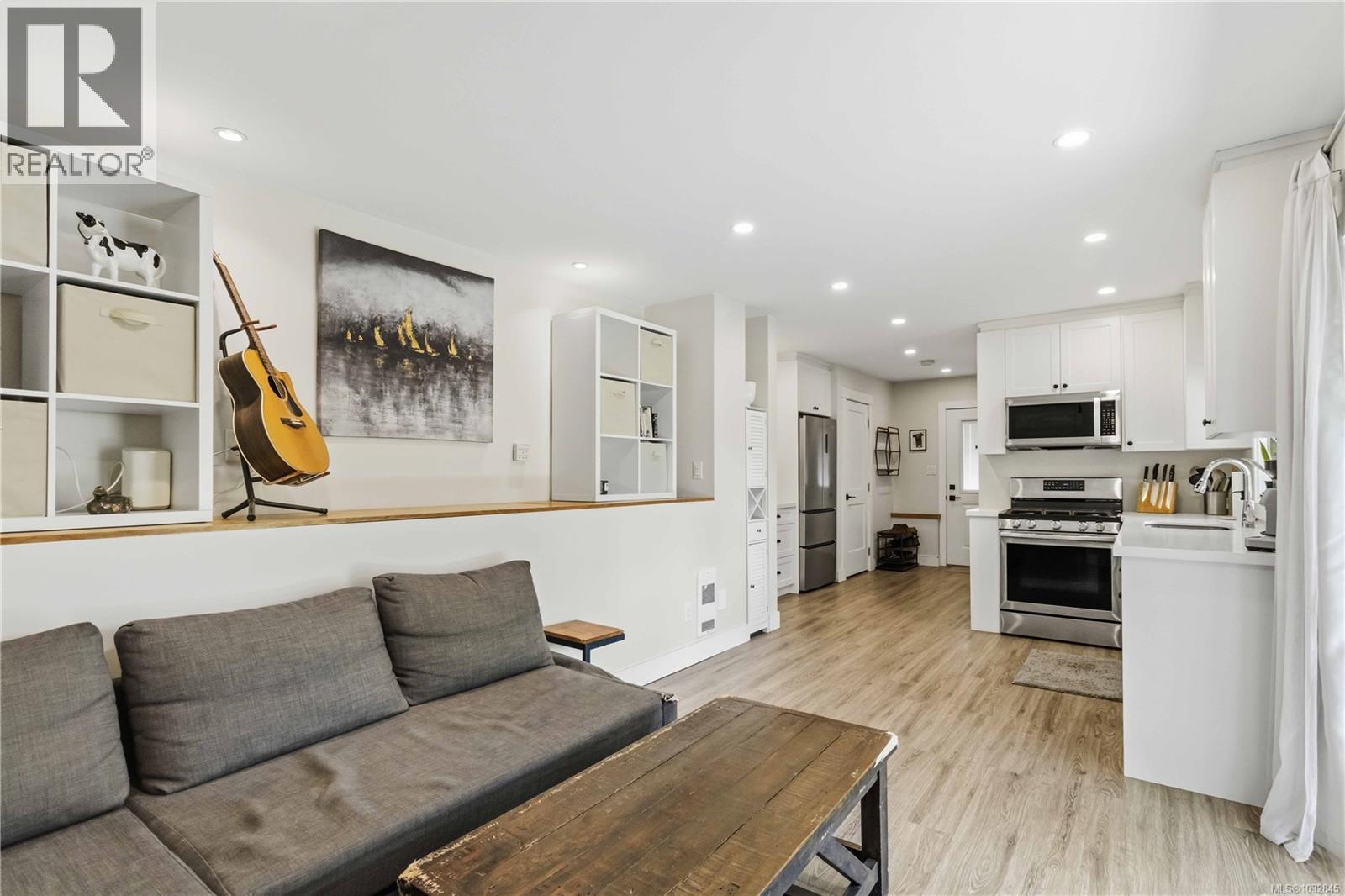  77 View Royal Avenue, View Royal