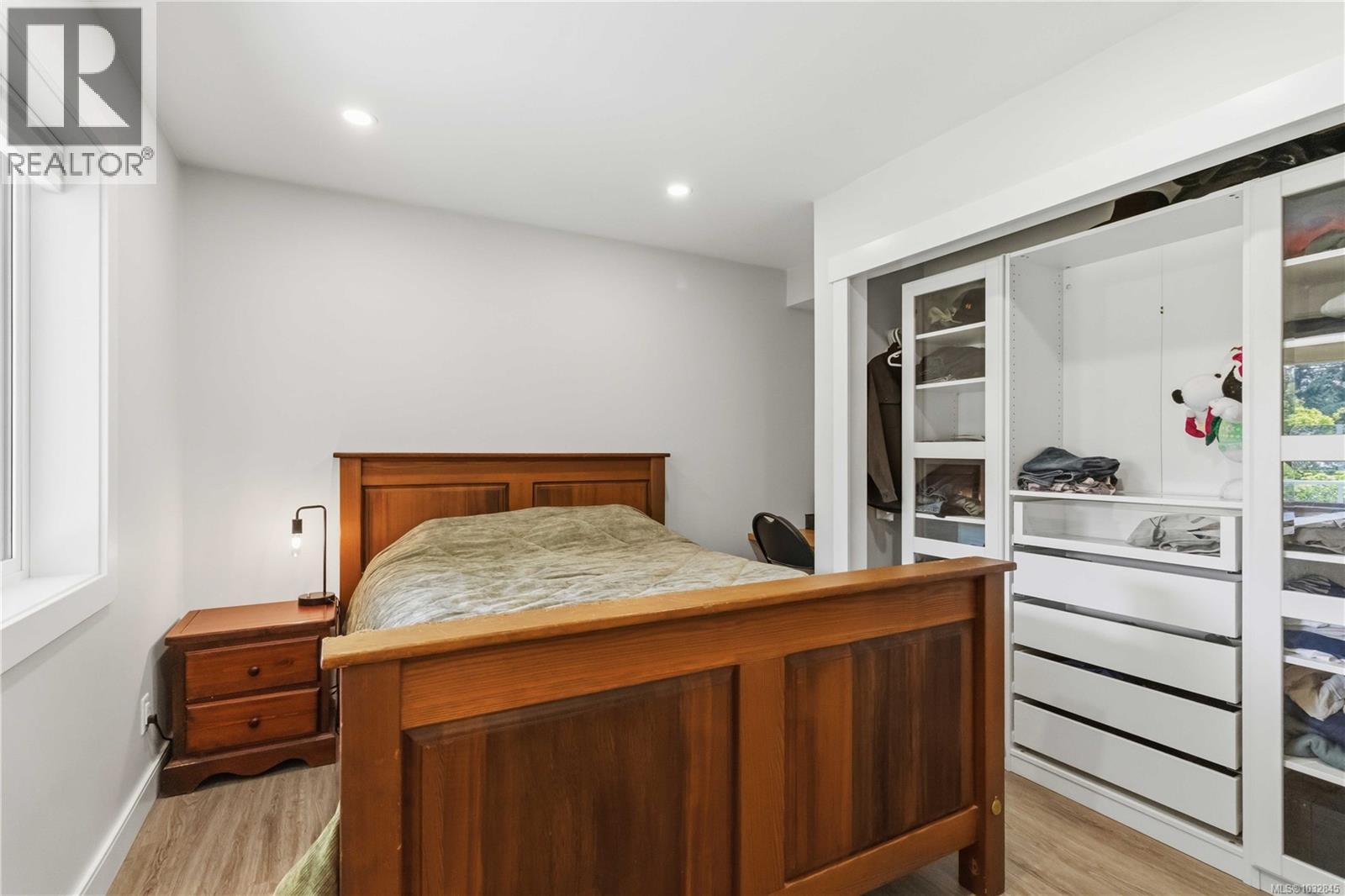  77 View Royal Avenue, View Royal