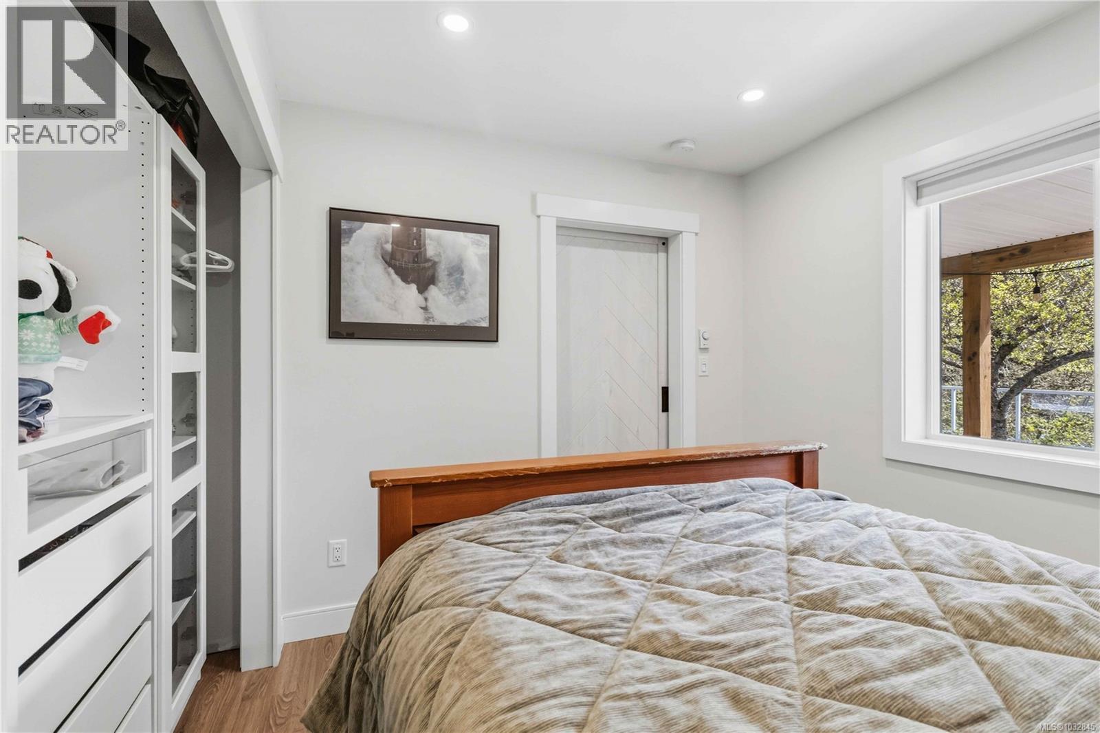  77 View Royal Avenue, View Royal