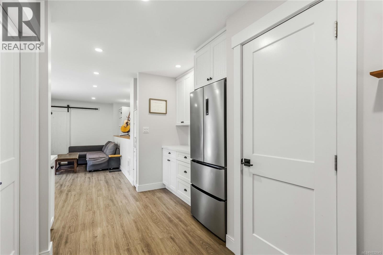  77 View Royal Avenue, View Royal