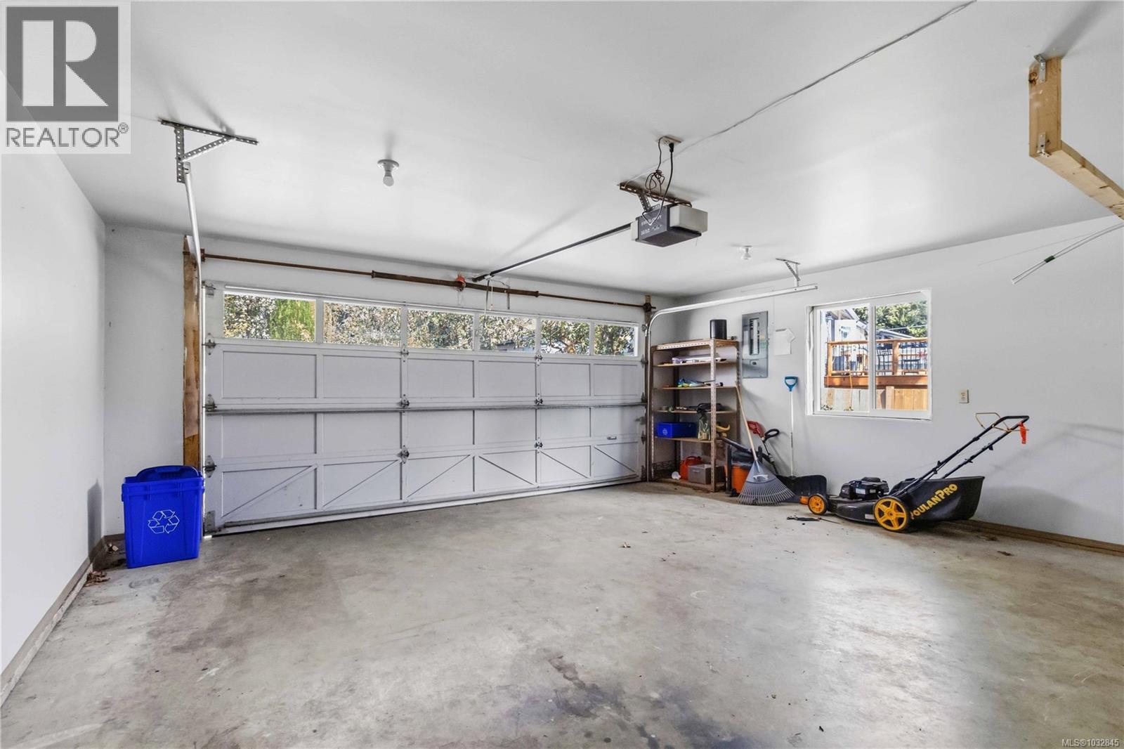  77 View Royal Avenue, View Royal