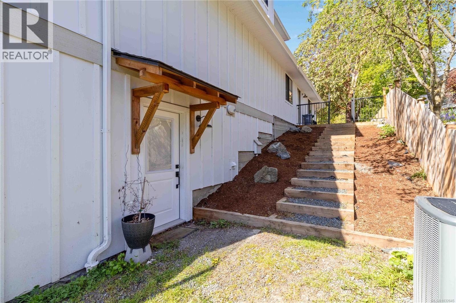  77 View Royal Avenue, View Royal