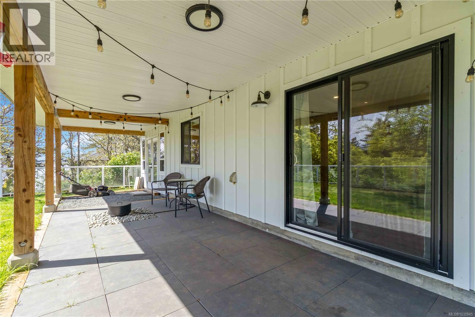  77 View Royal Avenue, View Royal