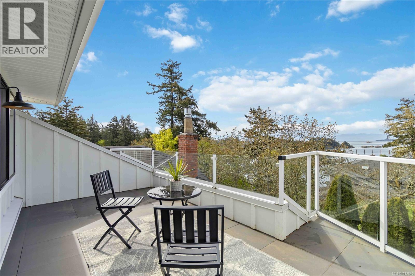  77 View Royal Avenue, View Royal