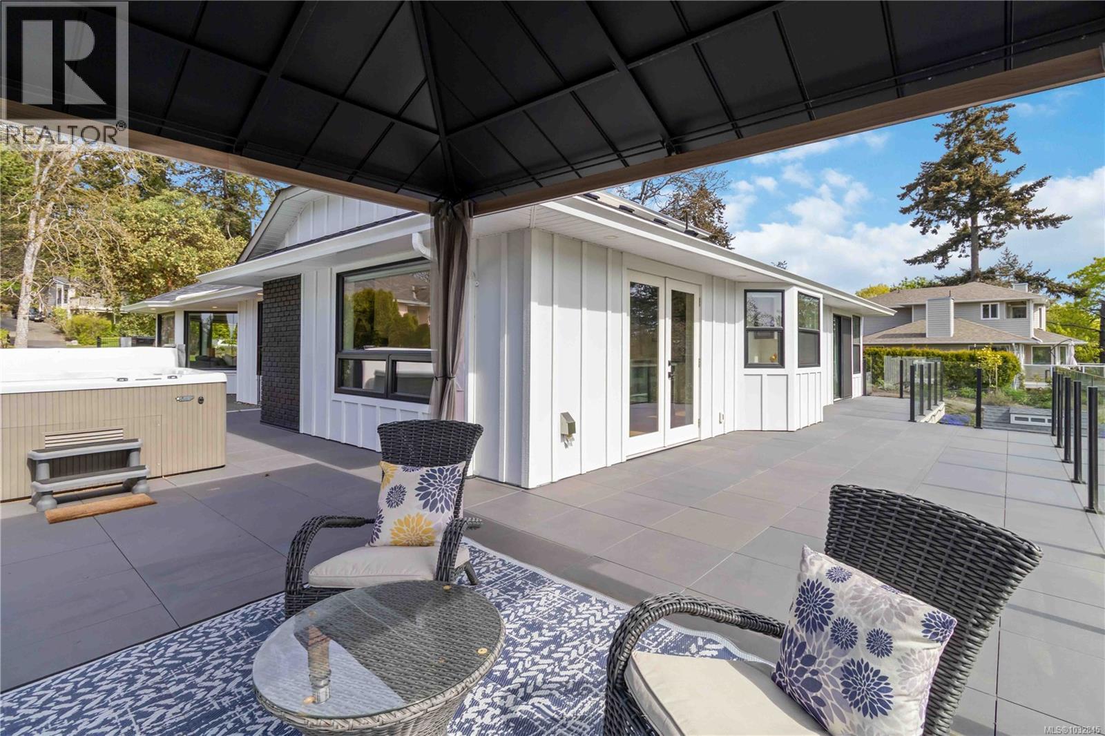  77 View Royal Avenue, View Royal