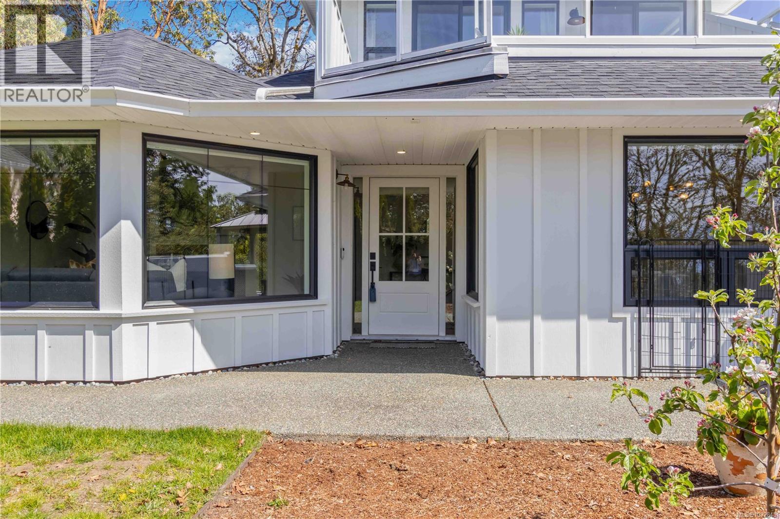  77 View Royal Avenue, View Royal