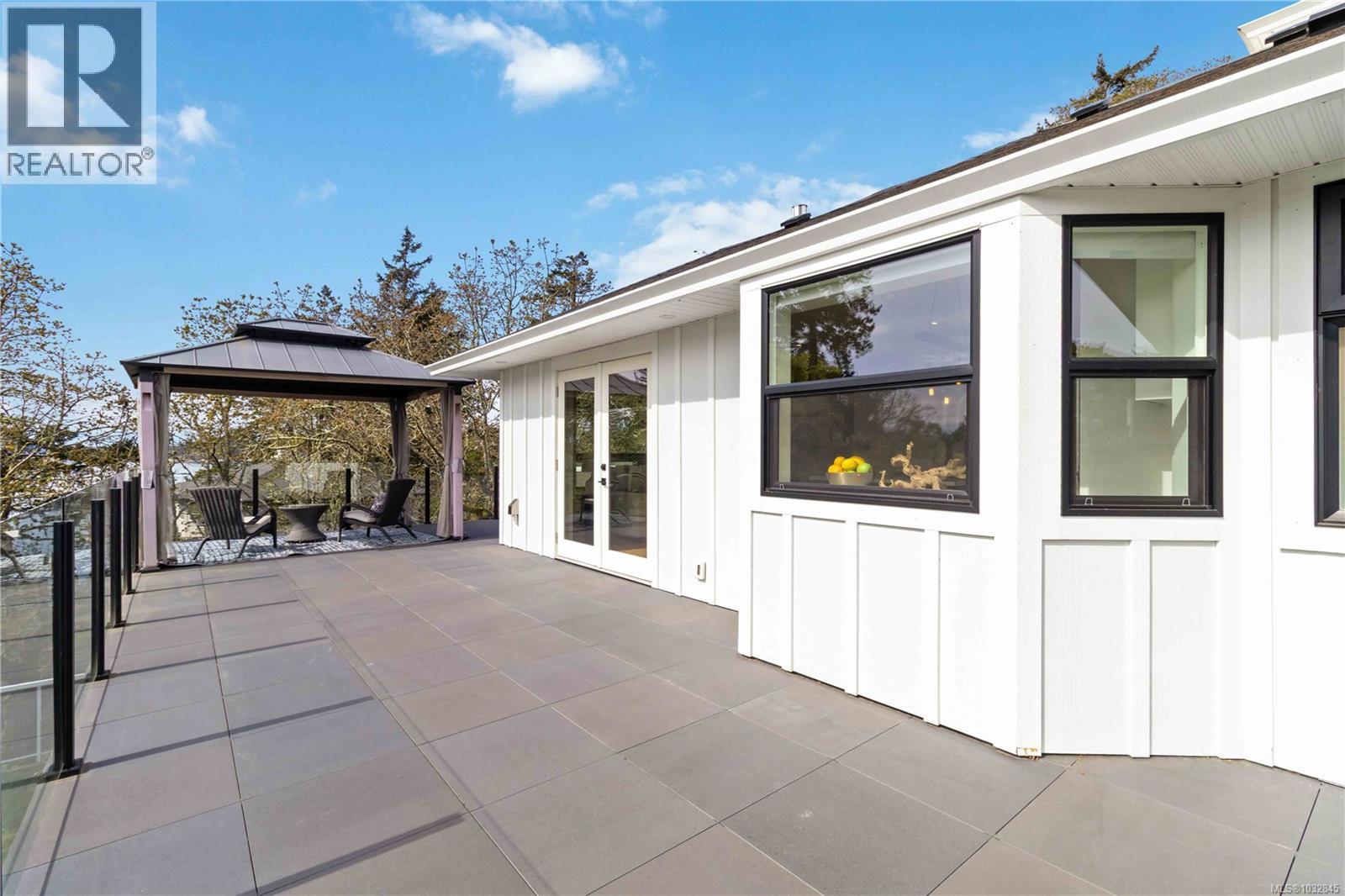  77 View Royal Avenue, View Royal