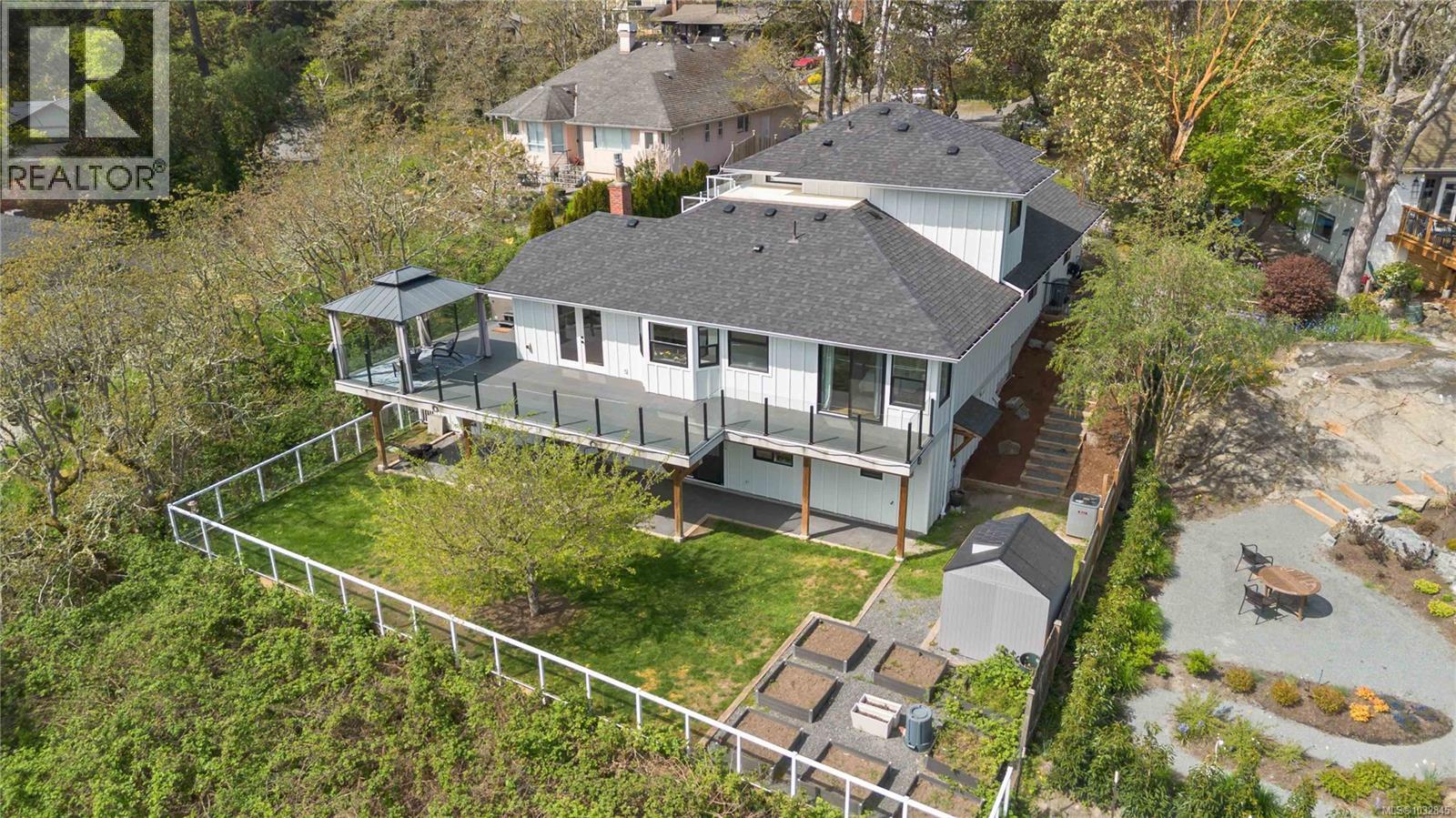  77 View Royal Avenue, View Royal