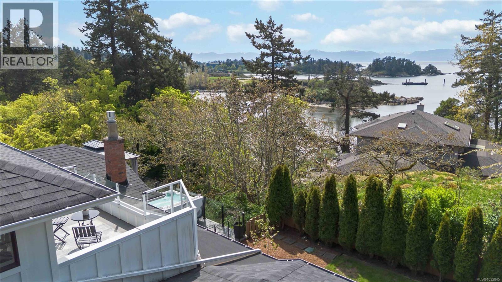  77 View Royal Avenue, View Royal