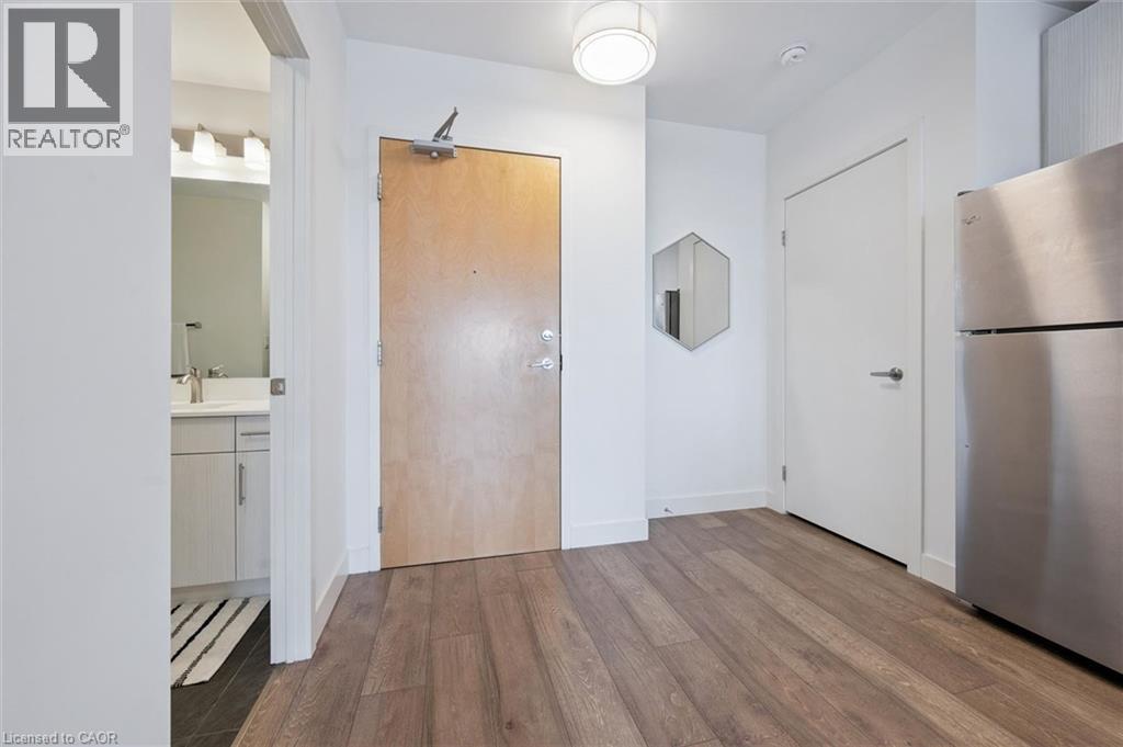 1 VICTORIA Street S Unit# 1006, Kitchener, Ontario, N2G1G1 — Photo 2