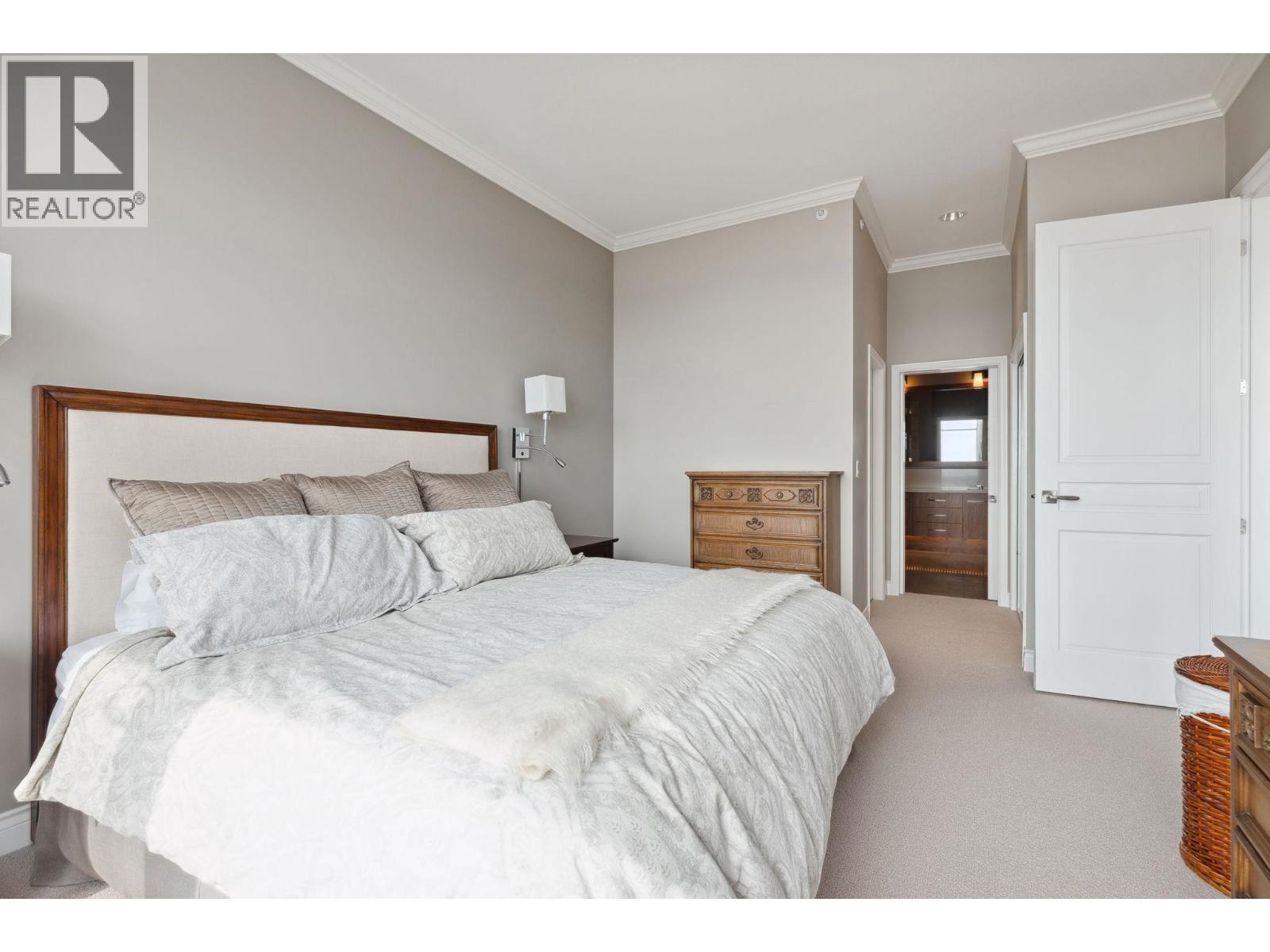 2416 CARR LANE, West Vancouver