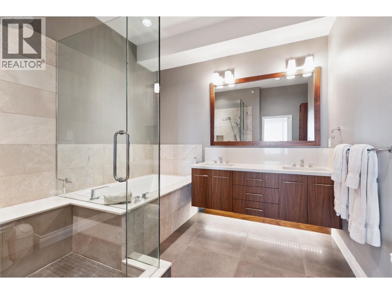 2416 CARR LANE, West Vancouver