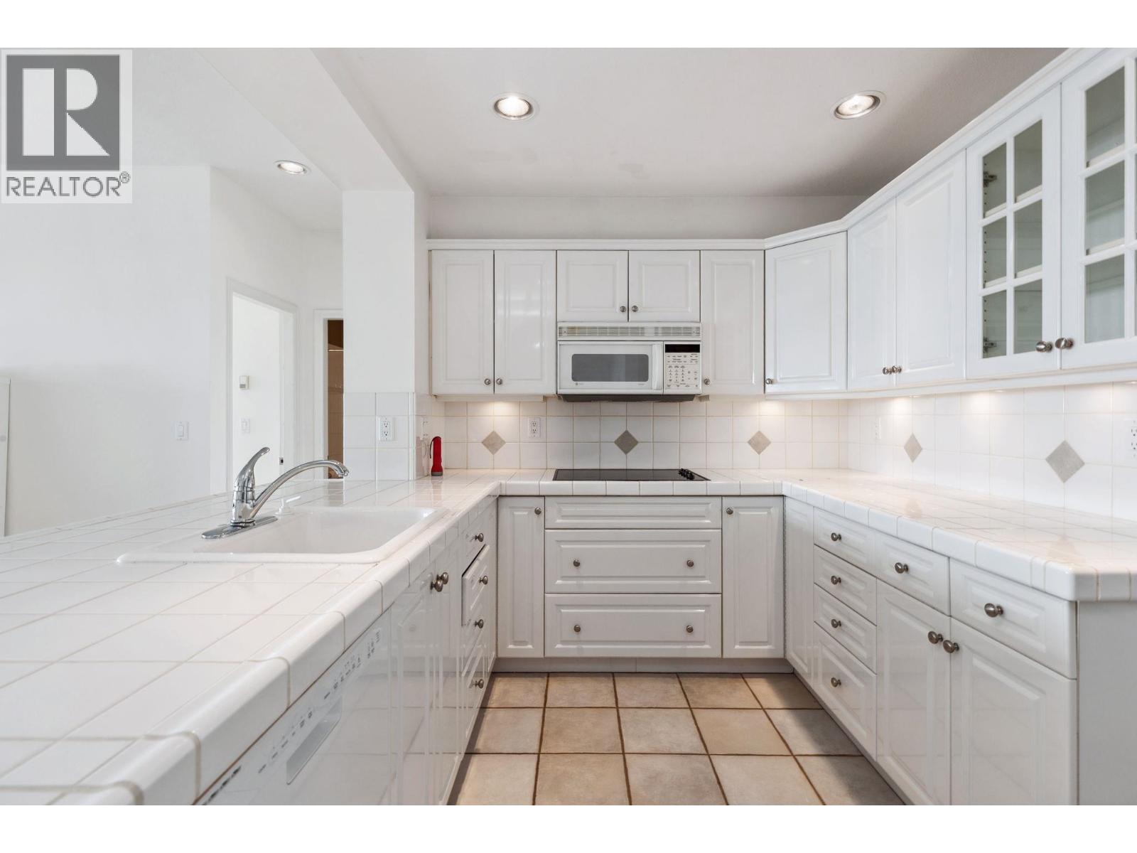 2416 CARR LANE, West Vancouver