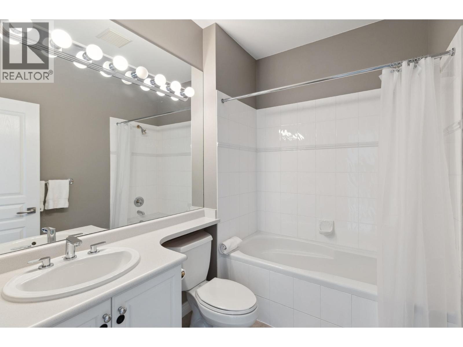 2416 CARR LANE, West Vancouver