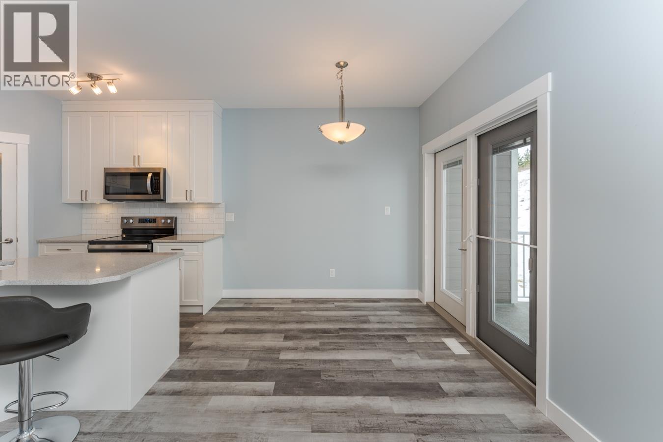 Photo 8 of 29 — 402 2425 ROWE STREET · Prince George, BC