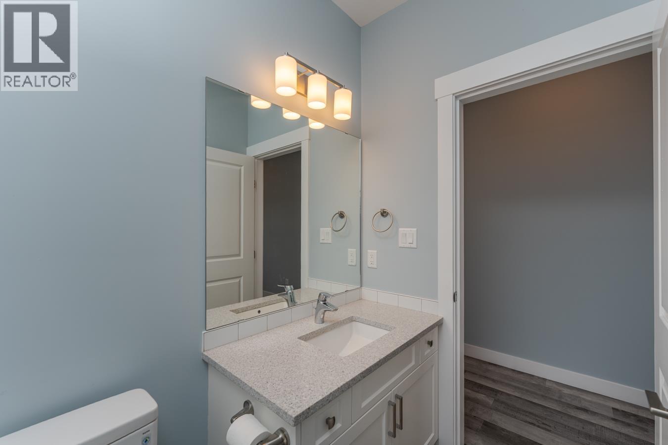 #402 2425 ROWE STREET - 21