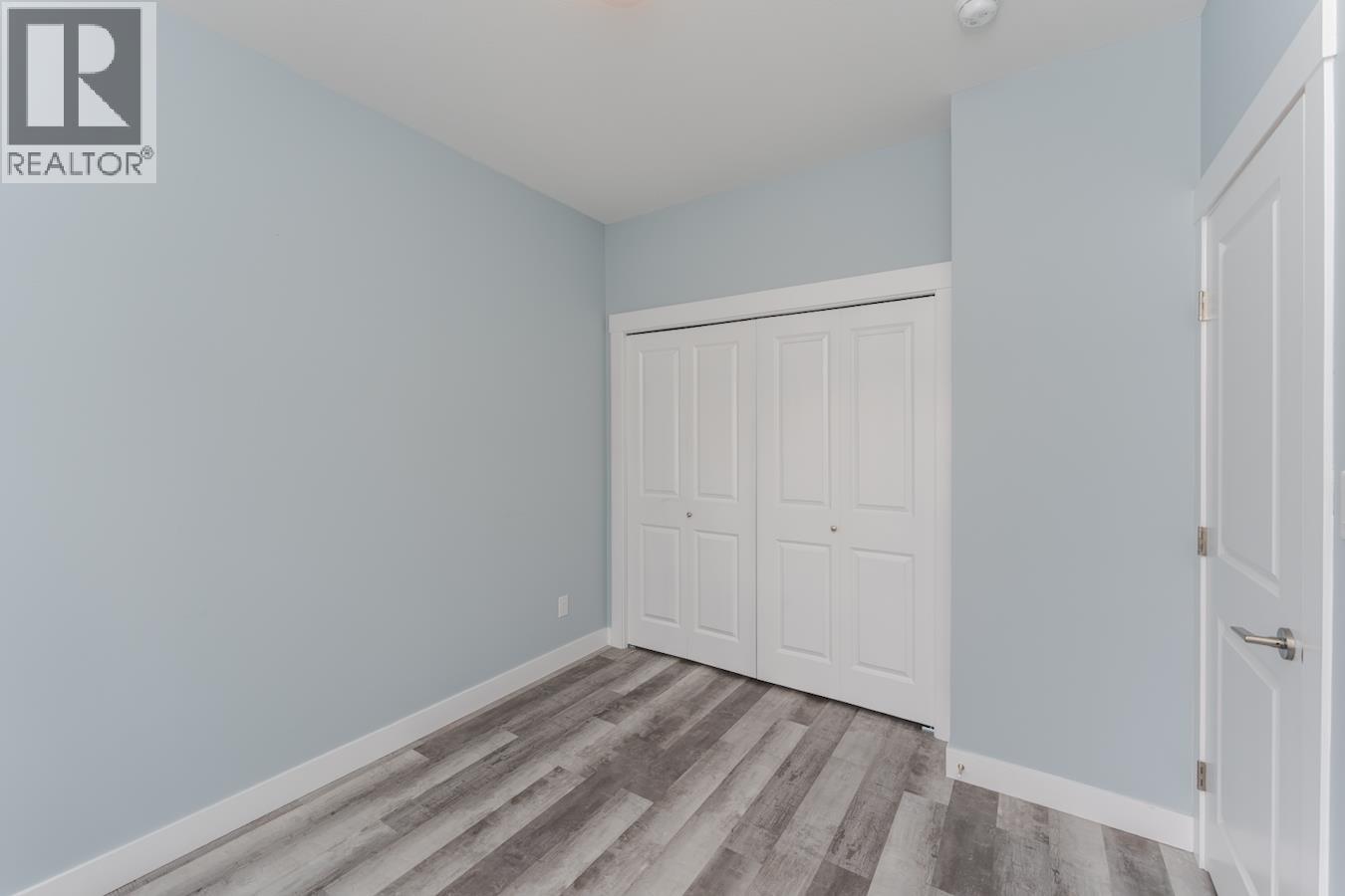 #402 2425 ROWE STREET - 19