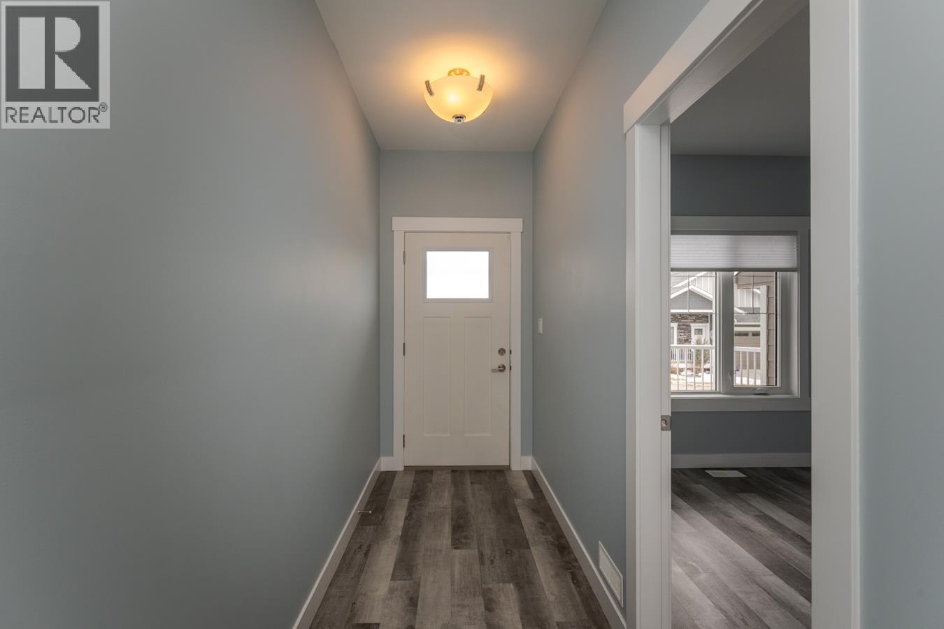 #402 2425 ROWE STREET - 17