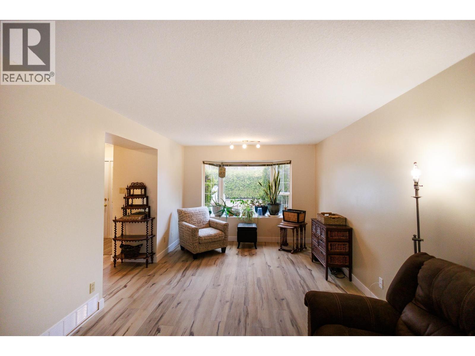 #6 2609 BRAUN STREET - 4