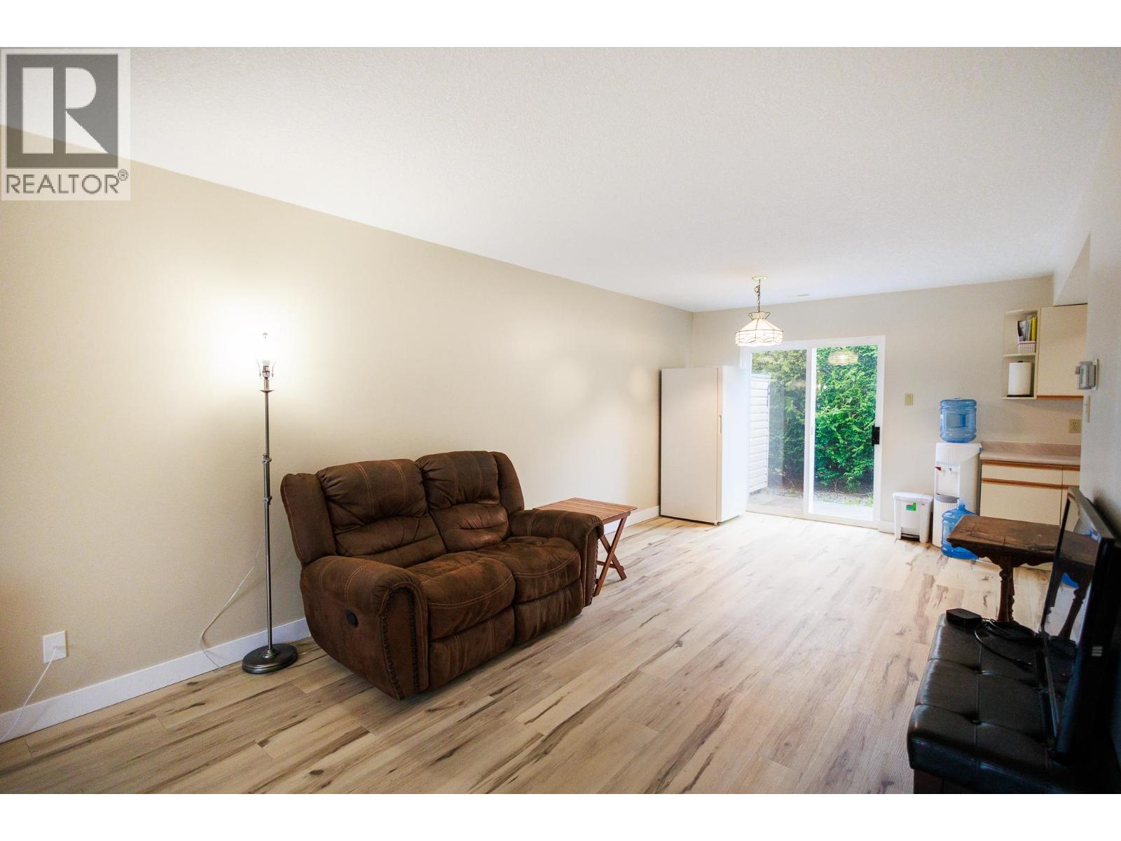 #6 2609 BRAUN STREET - 6