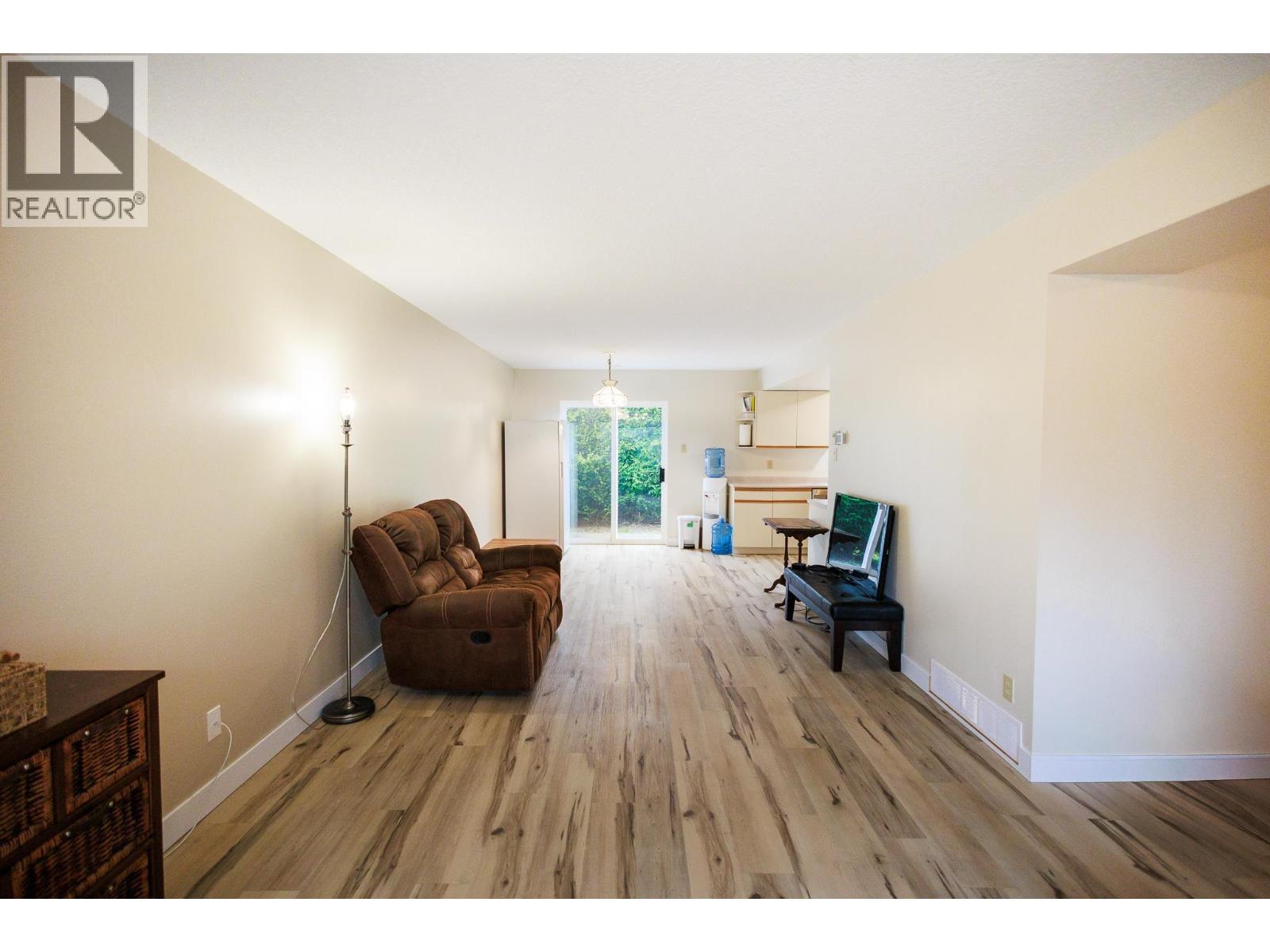 #6 2609 BRAUN STREET - 7