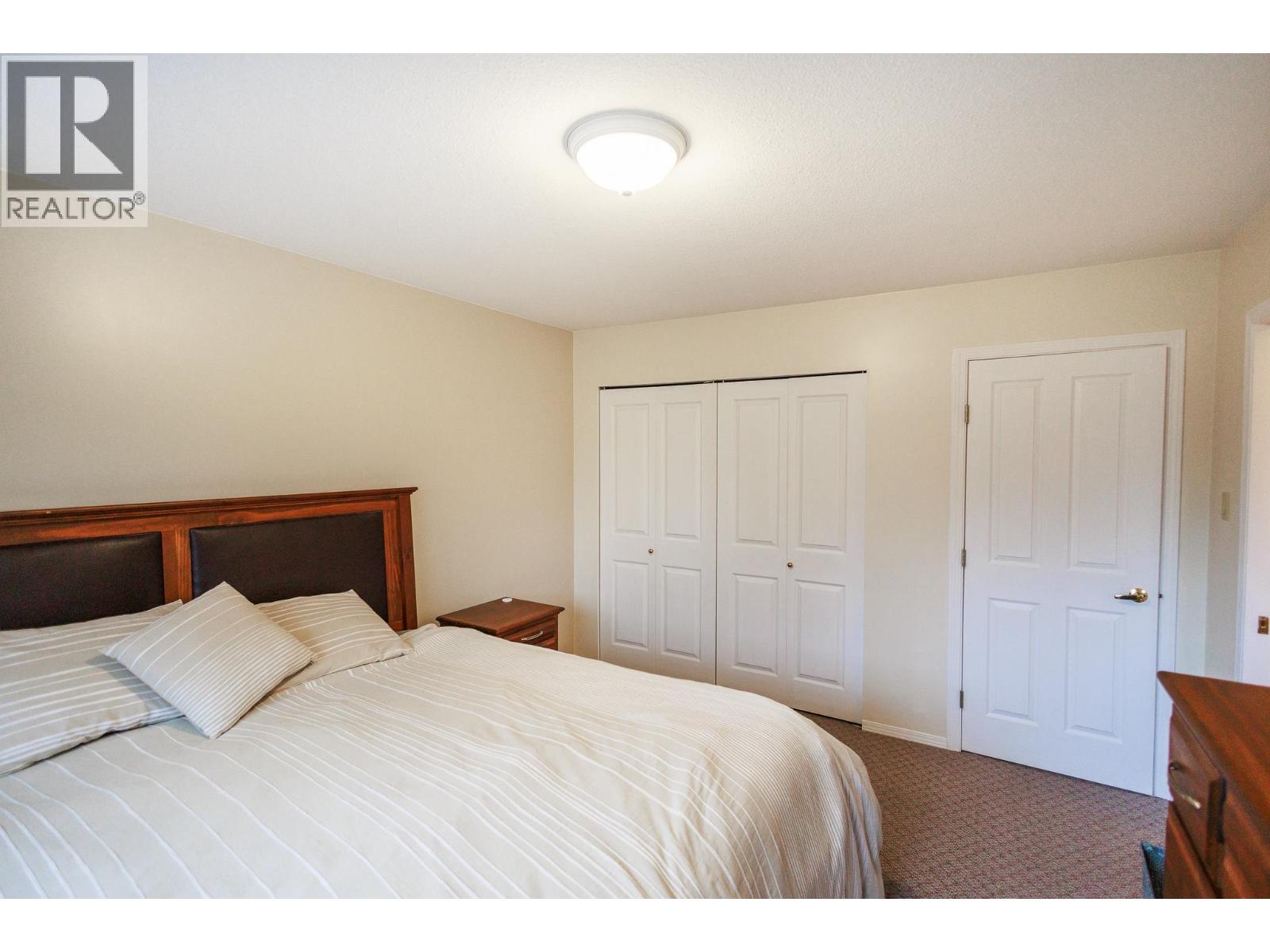 #6 2609 BRAUN STREET - 17