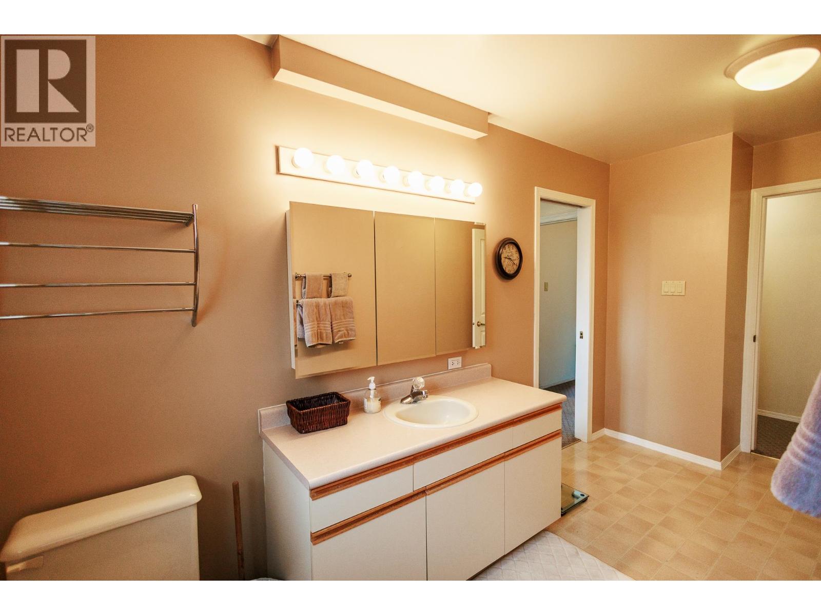 #6 2609 BRAUN STREET - 20