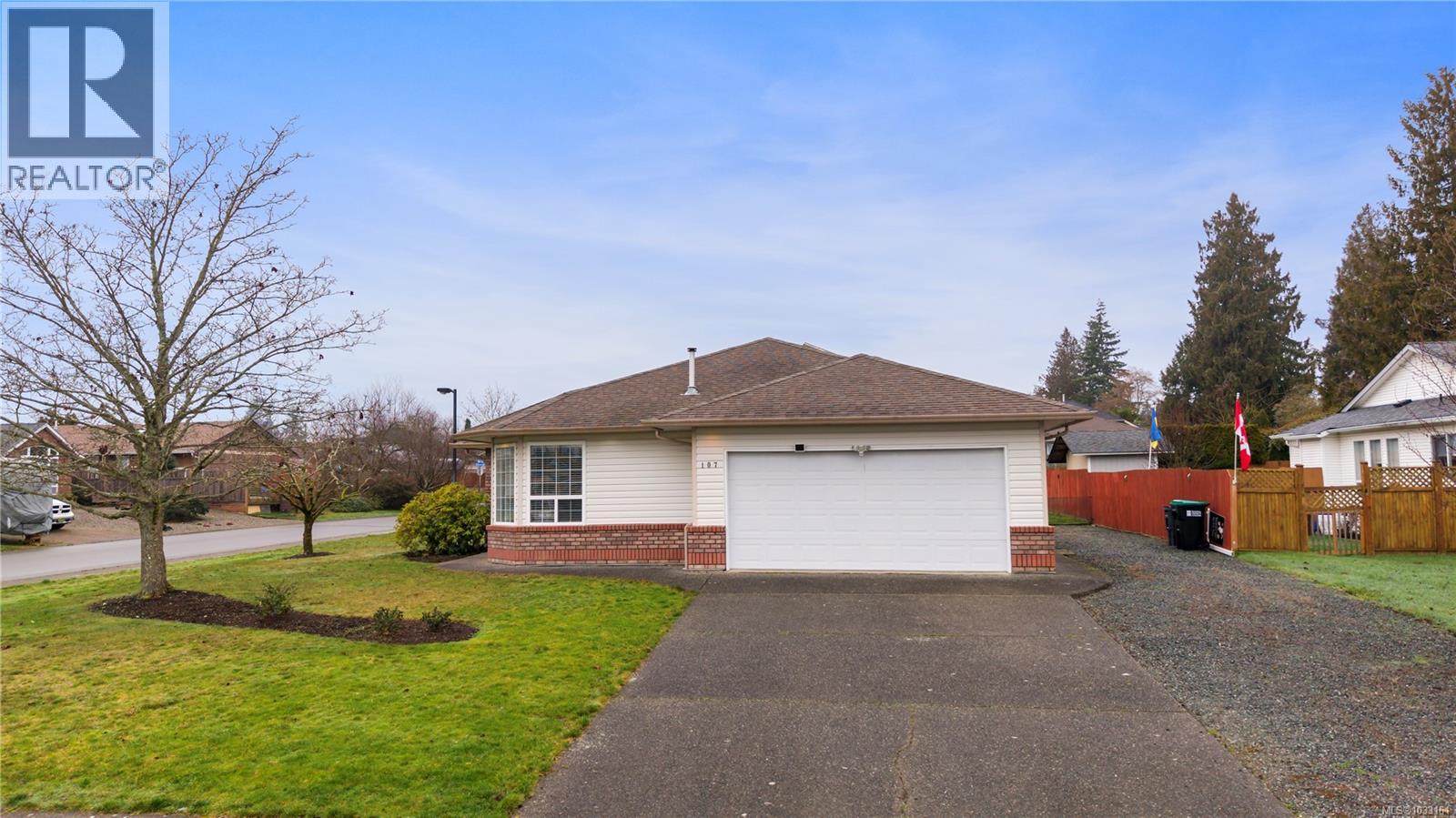 107 Acacia St S - 48