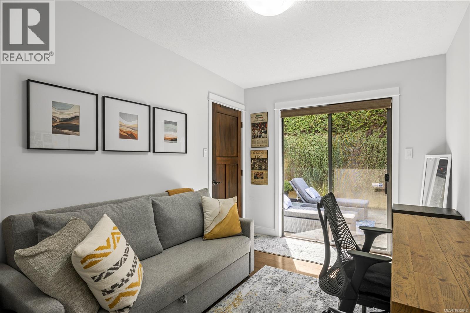 #2 2734 ISLAND HWY W - 13