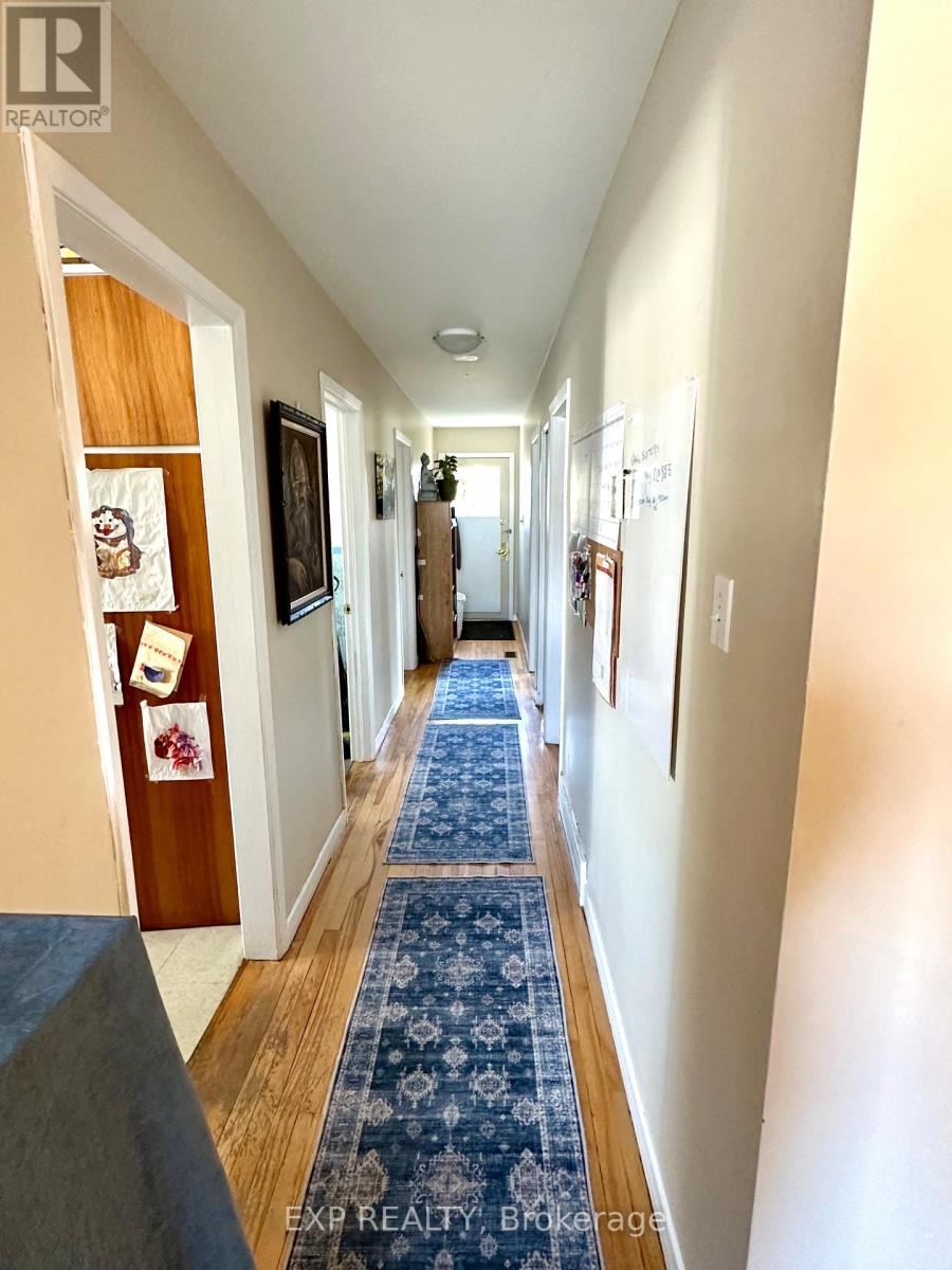 911 PINEWOOD CRESCENT - 8