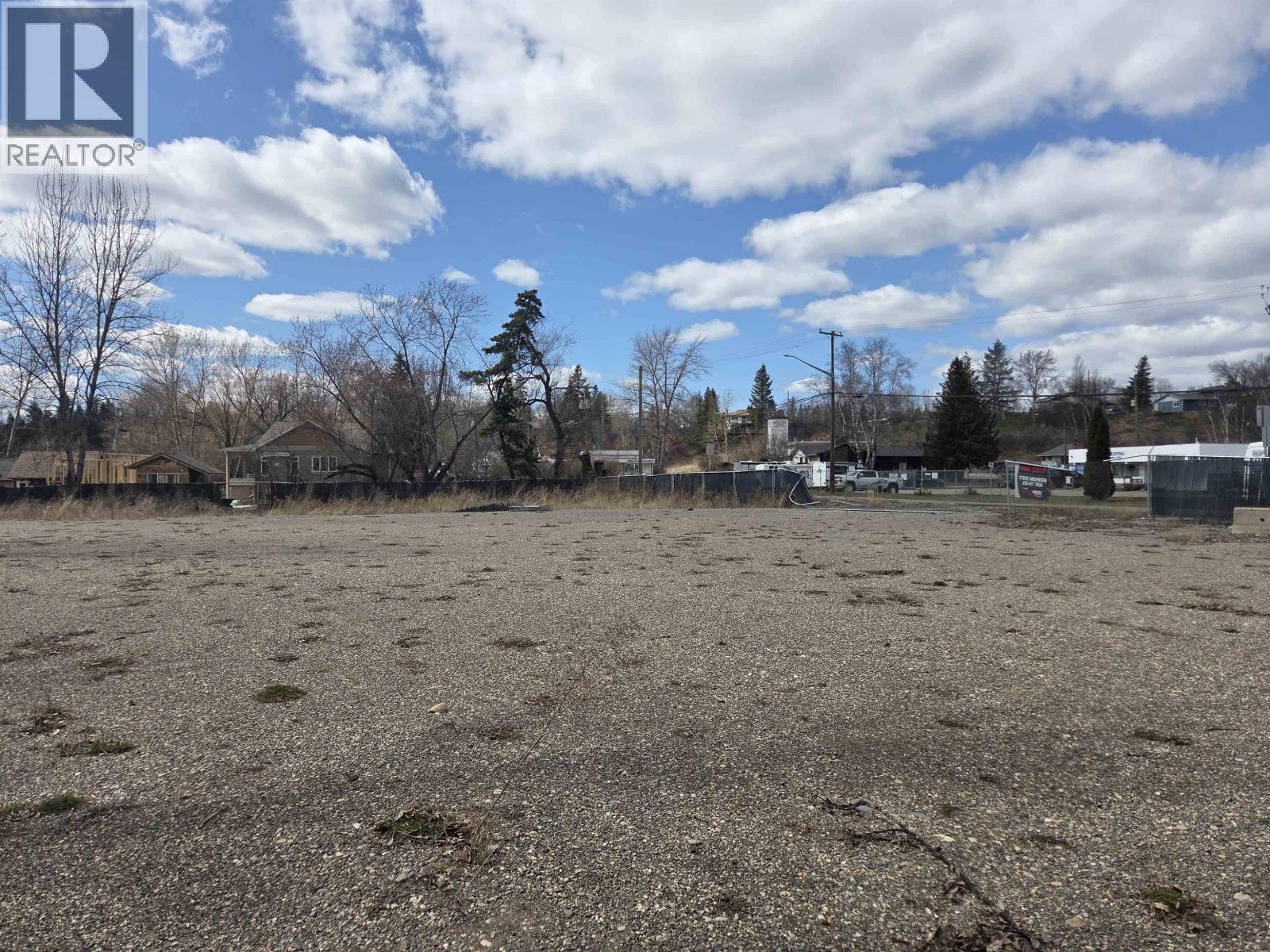 Photo 8 of 16 — 2707 QUEENSWAY STREET · Prince George, BC