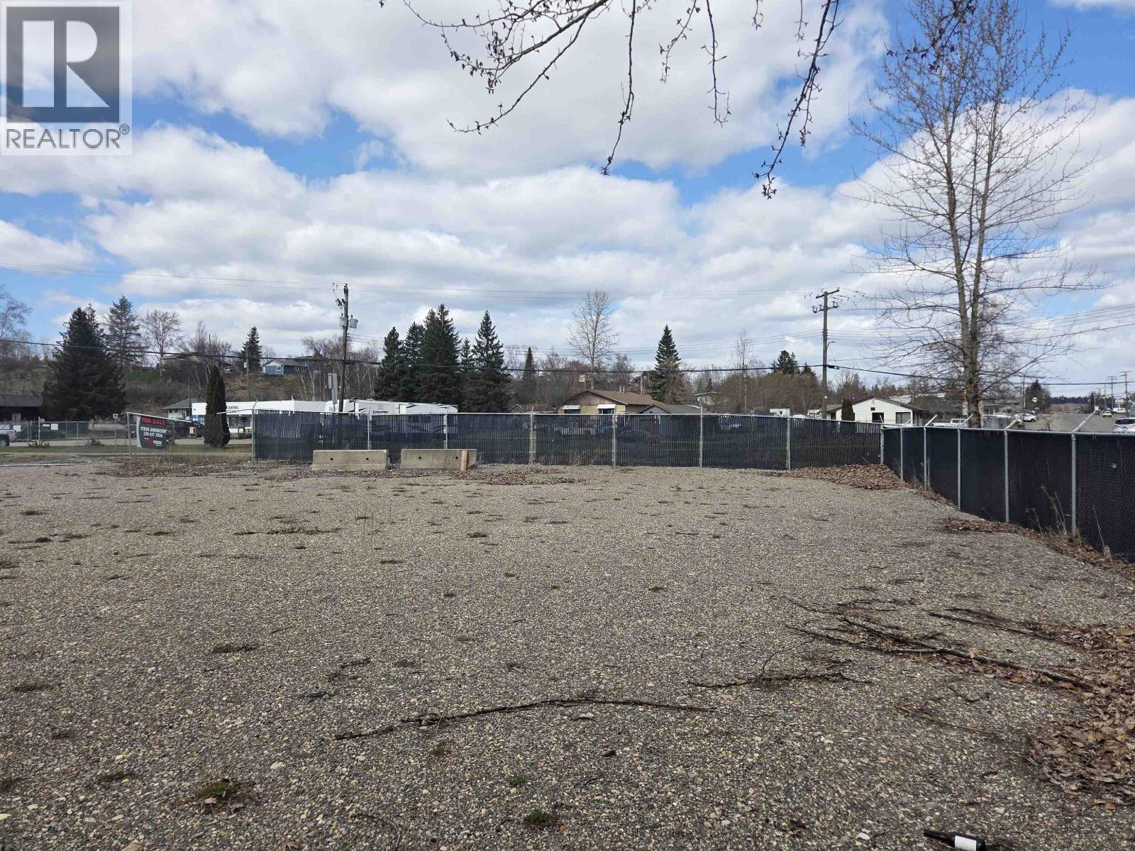 Photo 9 of 16 — 2707 QUEENSWAY STREET · Prince George, BC