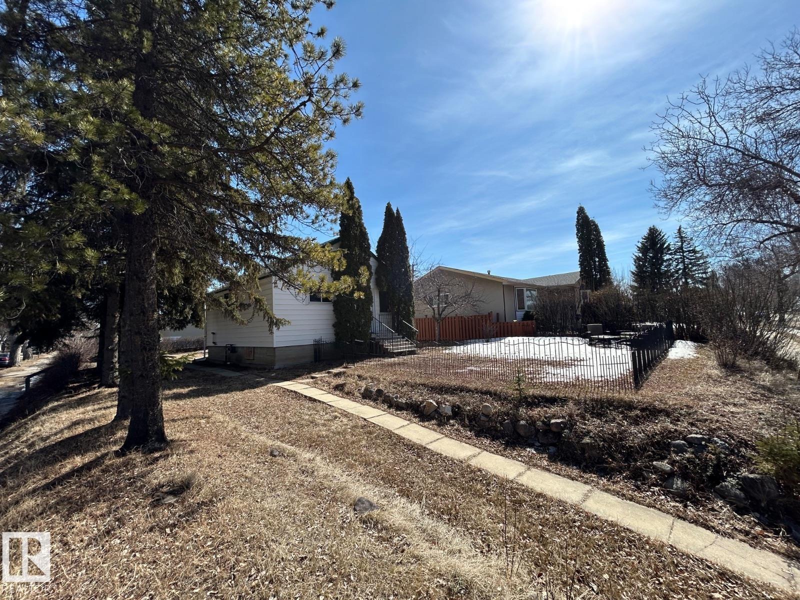 11017 38 ST NW, Edmonton