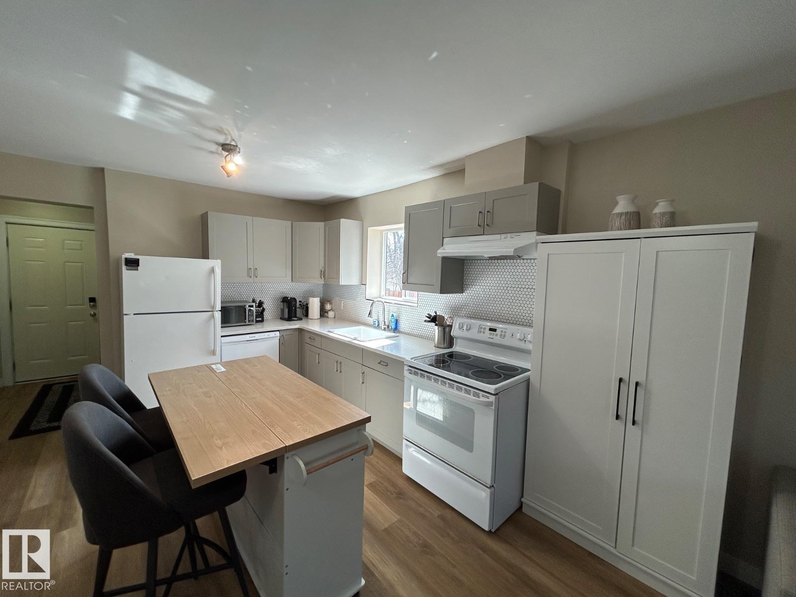 11017 38 ST NW, Edmonton