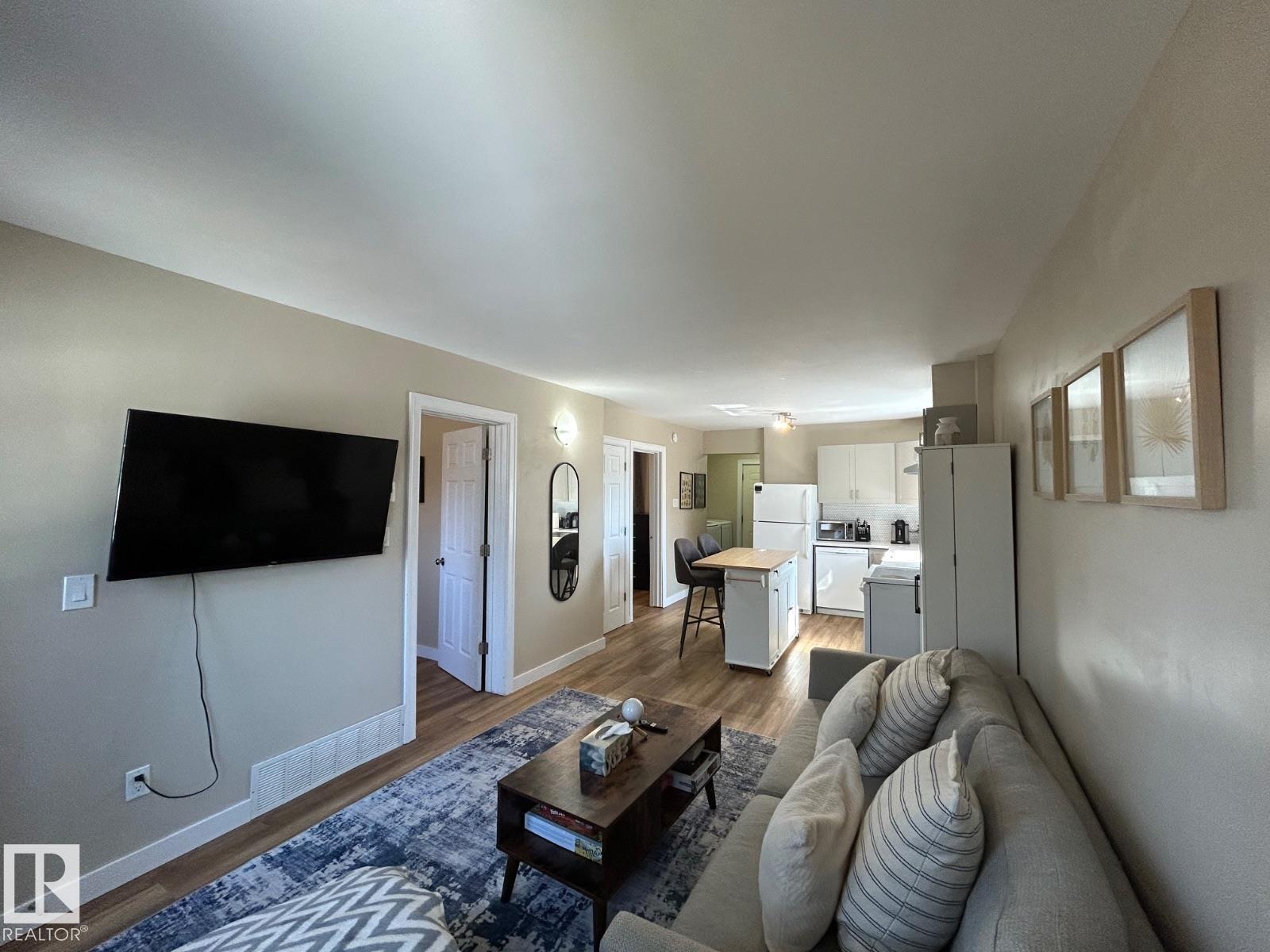 11017 38 ST NW, Edmonton