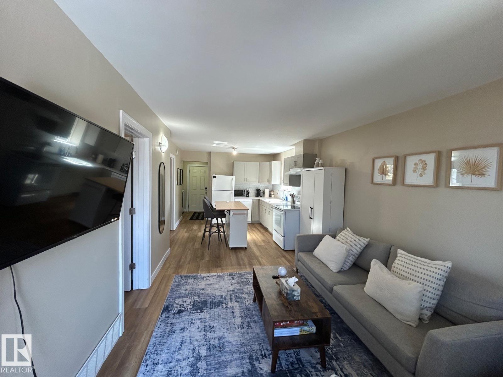 11017 38 ST NW, Edmonton