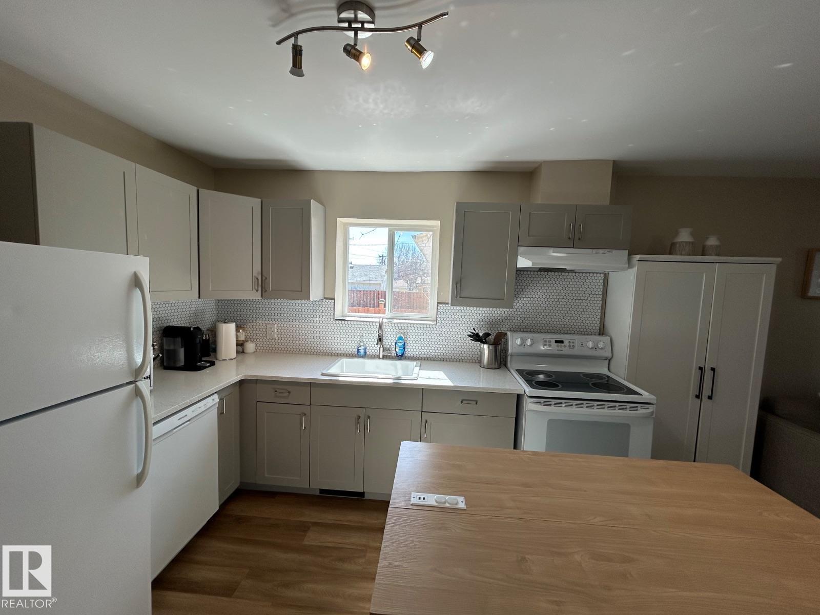 11017 38 ST NW, Edmonton