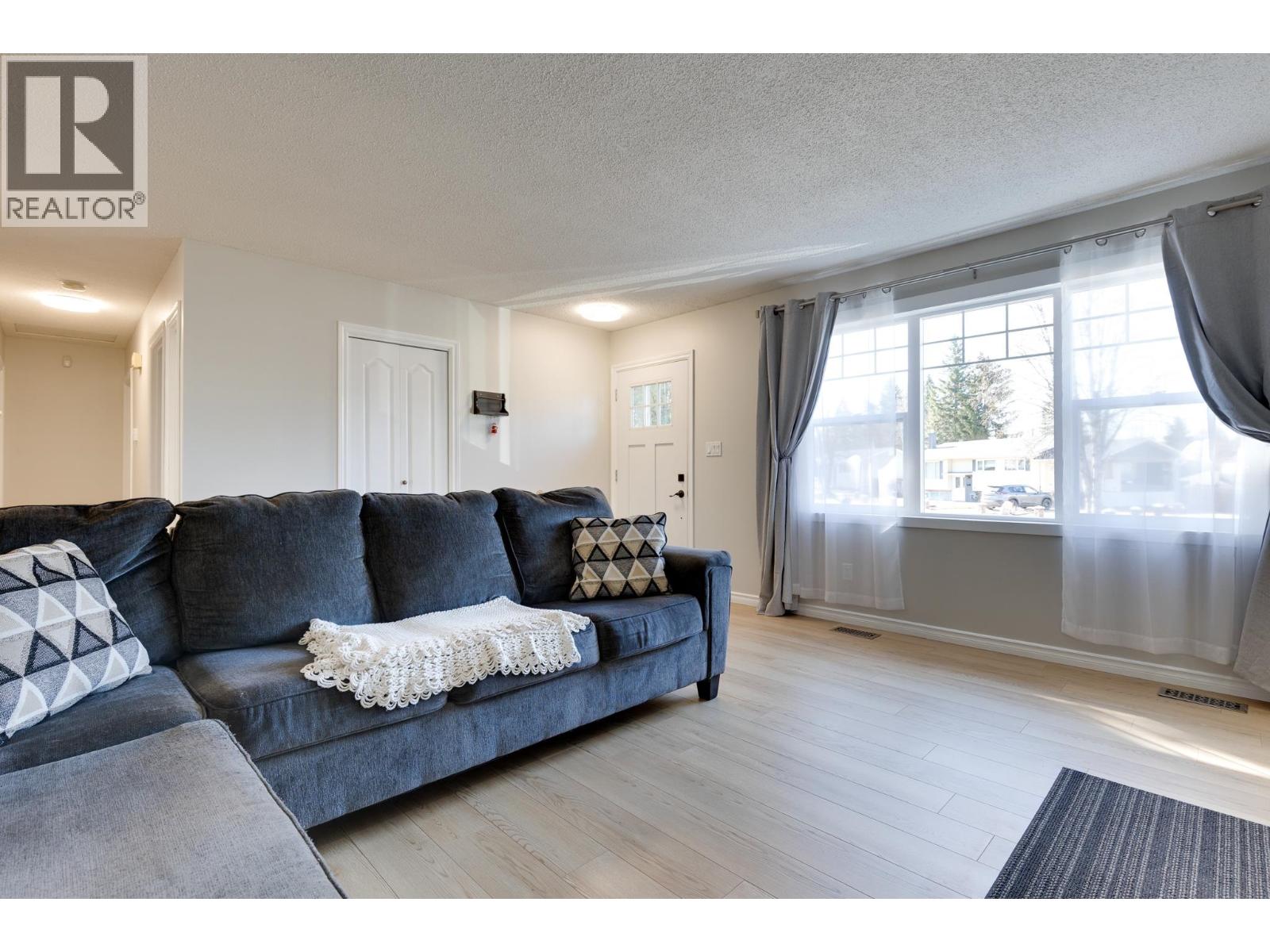 Photo 12 of 33 — 7672 MONCTON CRESCENT · Prince George, BC