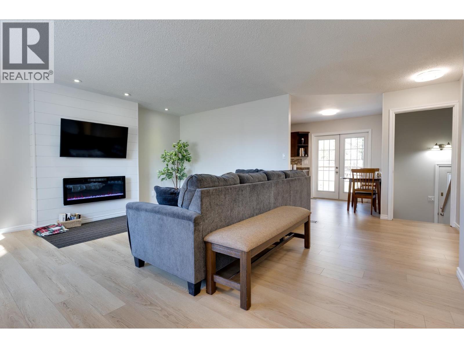 Photo 9 of 33 — 7672 MONCTON CRESCENT · Prince George, BC