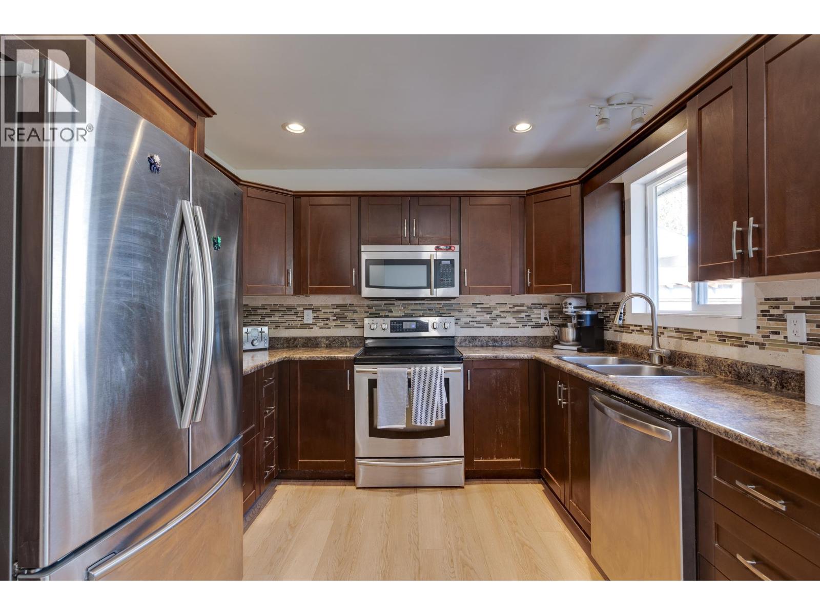 7672 MONCTON CRESCENT - 15