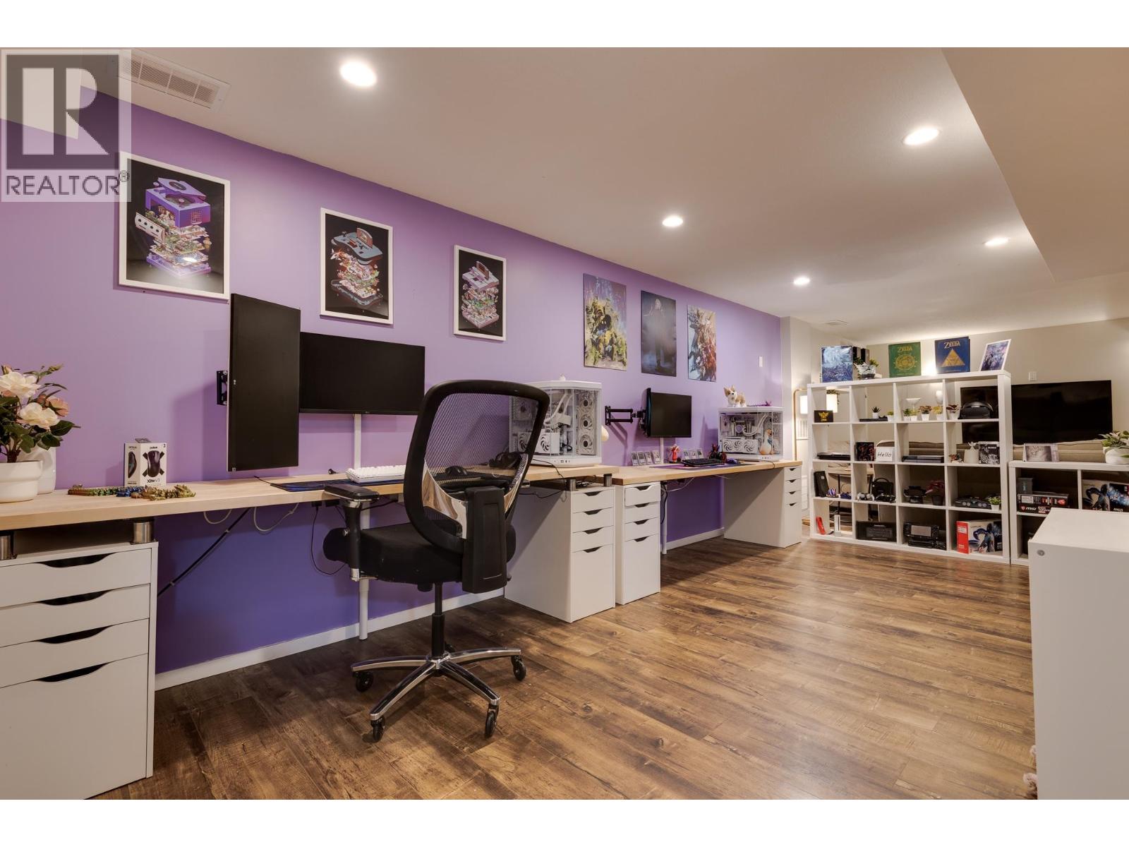 7672 MONCTON CRESCENT - 26