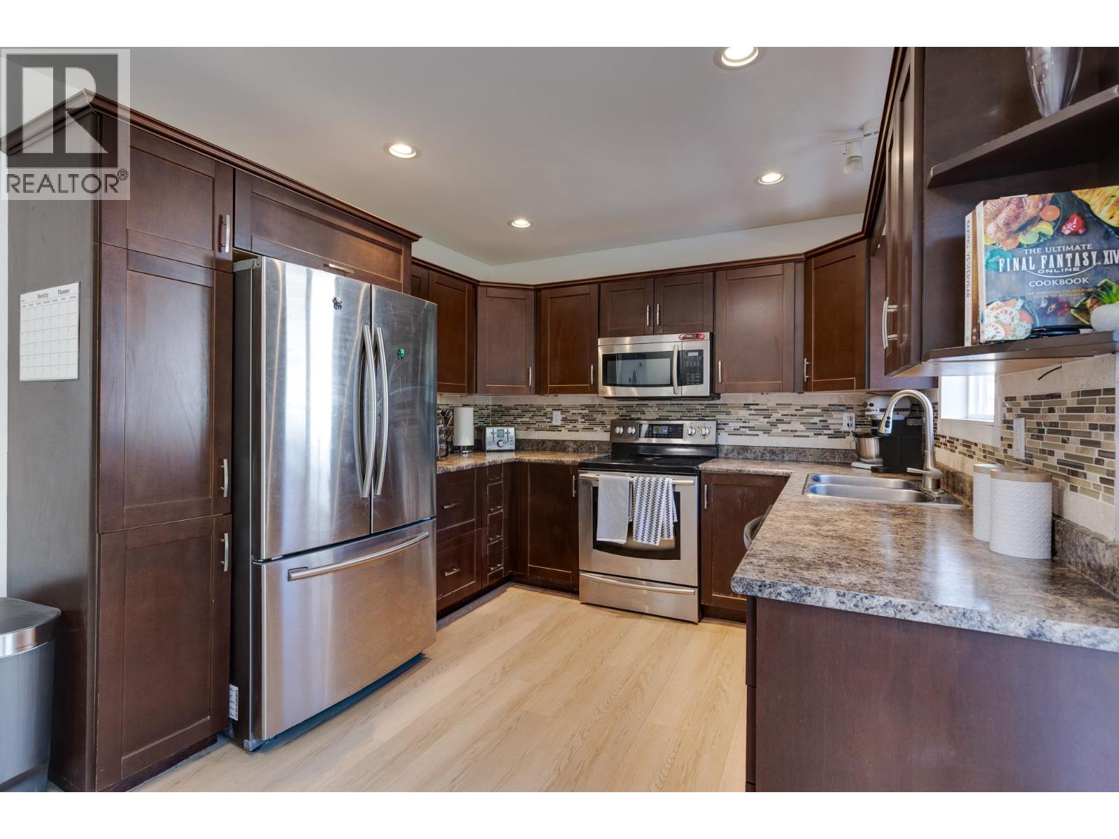 7672 MONCTON CRESCENT - 16